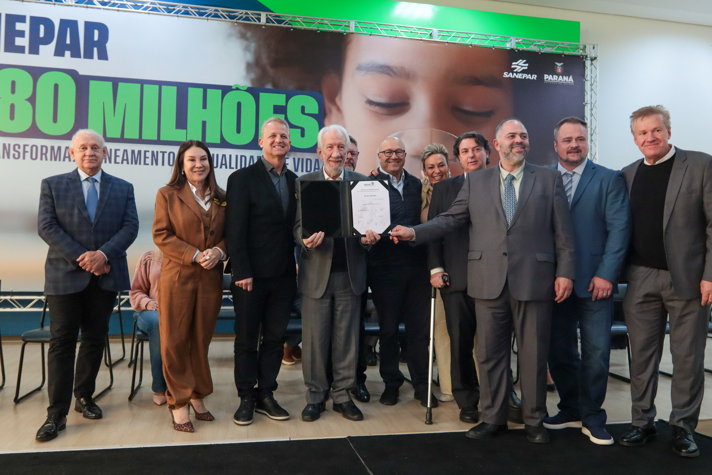 O governador em exercício Darci Piana e o presidente da Sanepar, Wilson Bley, anunciam nesta terça-feira (02) um pacote de investimento em saneamento rural e urbano e distribuição de água, além da conclusão de obras emblemáticas do setor.