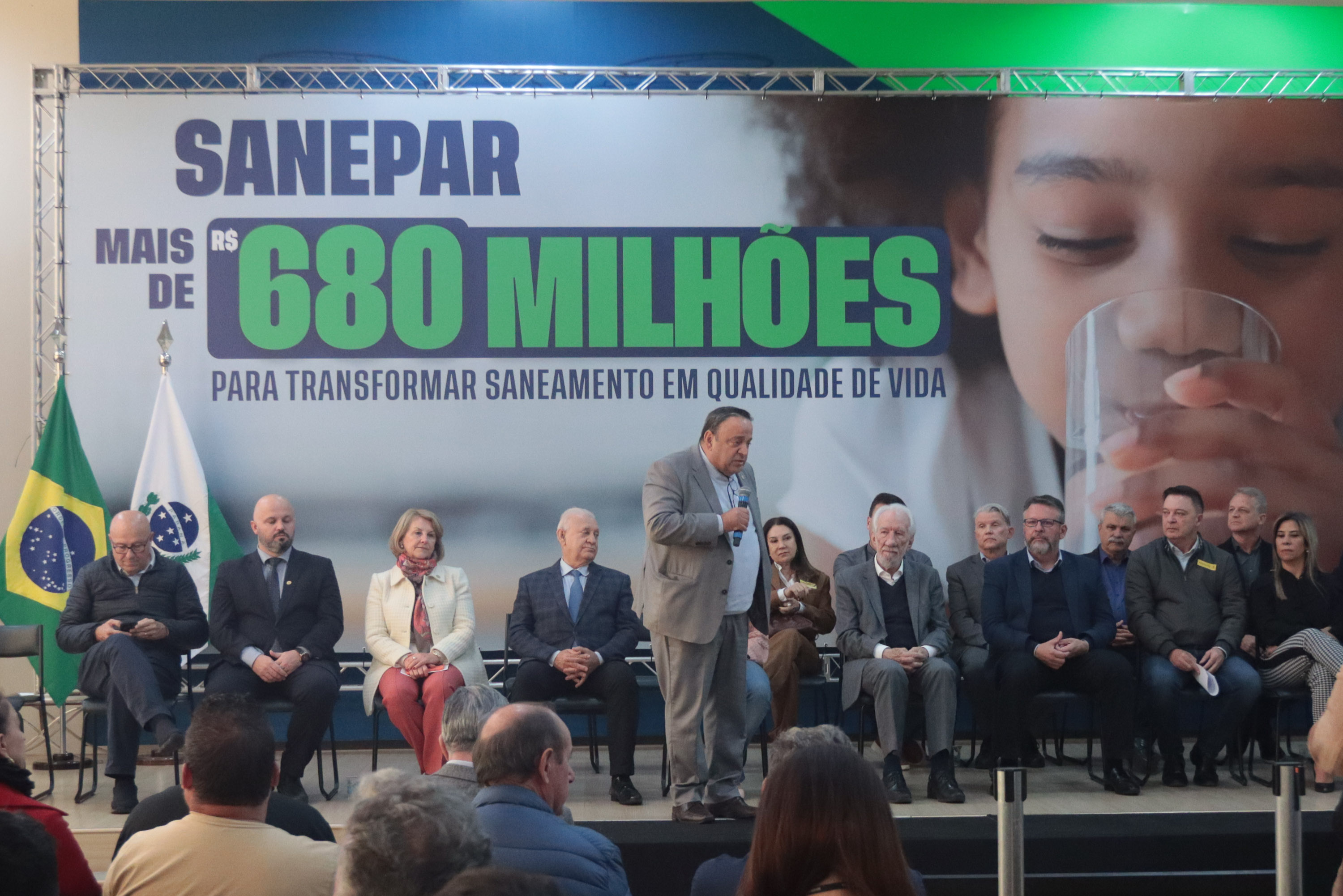 O governador em exercício Darci Piana e o presidente da Sanepar, Wilson Bley, anunciam nesta terça-feira (02) um pacote de investimento em saneamento rural e urbano e distribuição de água, além da conclusão de obras emblemáticas do setor.