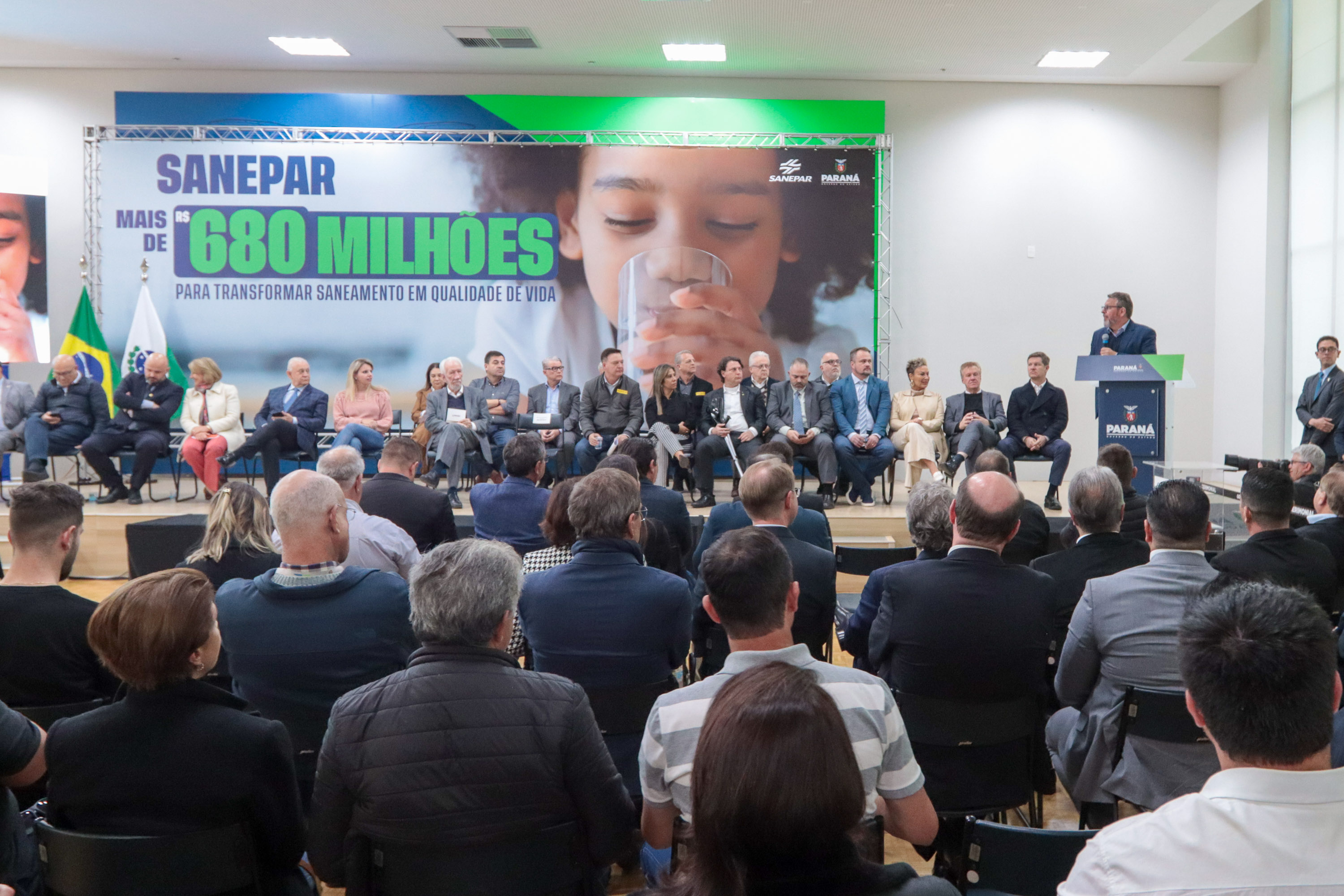 O governador em exercício Darci Piana e o presidente da Sanepar, Wilson Bley, anunciam nesta terça-feira (02) um pacote de investimento em saneamento rural e urbano e distribuição de água, além da conclusão de obras emblemáticas do setor.