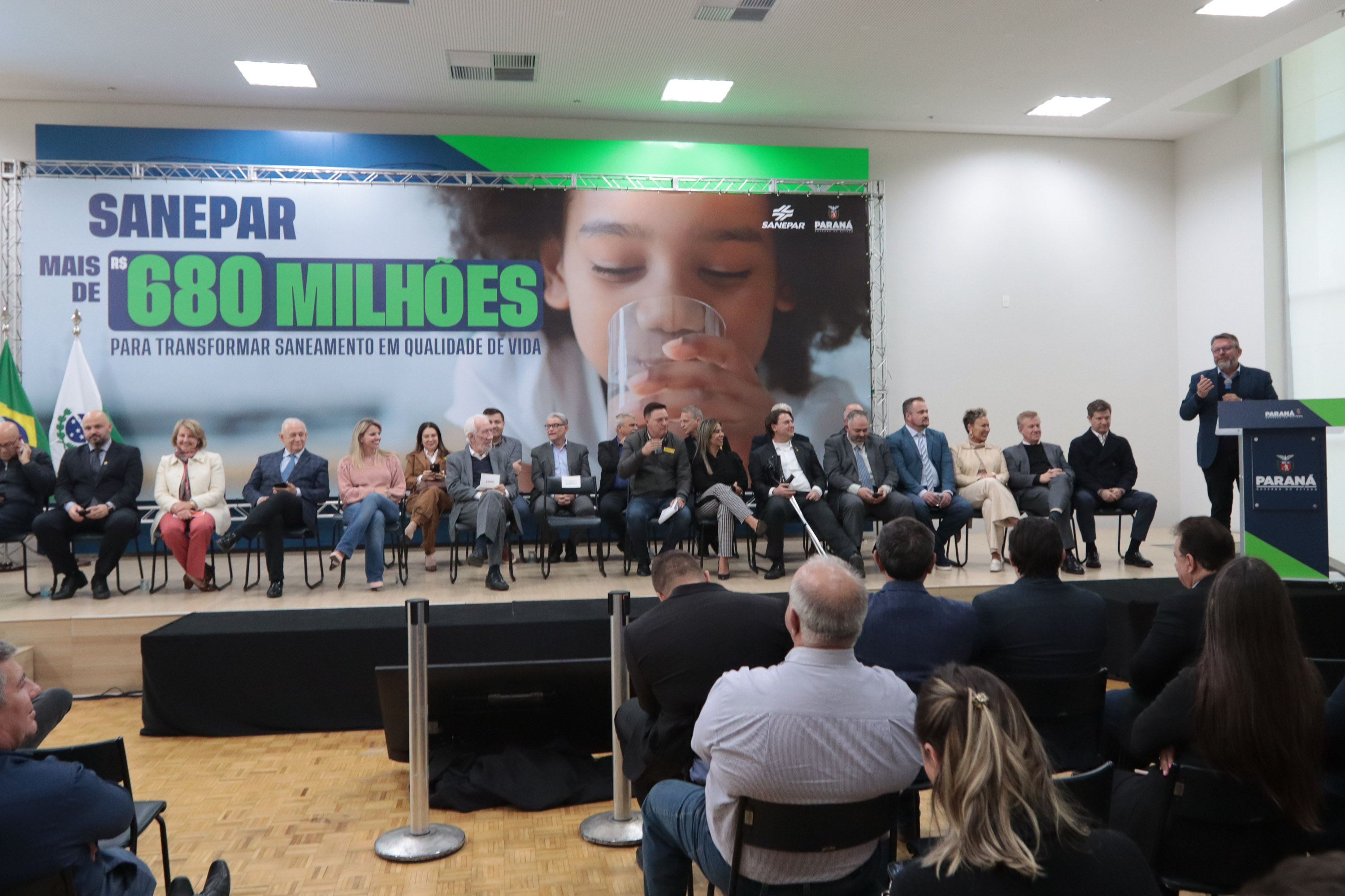 O governador em exercício Darci Piana e o presidente da Sanepar, Wilson Bley, anunciam nesta terça-feira (02) um pacote de investimento em saneamento rural e urbano e distribuição de água, além da conclusão de obras emblemáticas do setor.