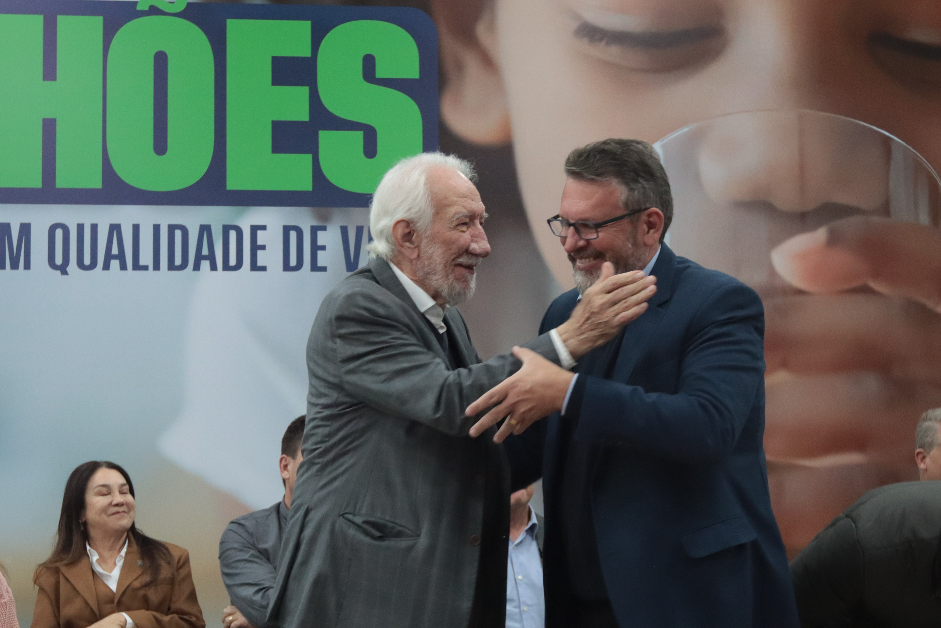 O governador em exercício Darci Piana e o presidente da Sanepar, Wilson Bley, anunciam nesta terça-feira (02) um pacote de investimento em saneamento rural e urbano e distribuição de água, além da conclusão de obras emblemáticas do setor.