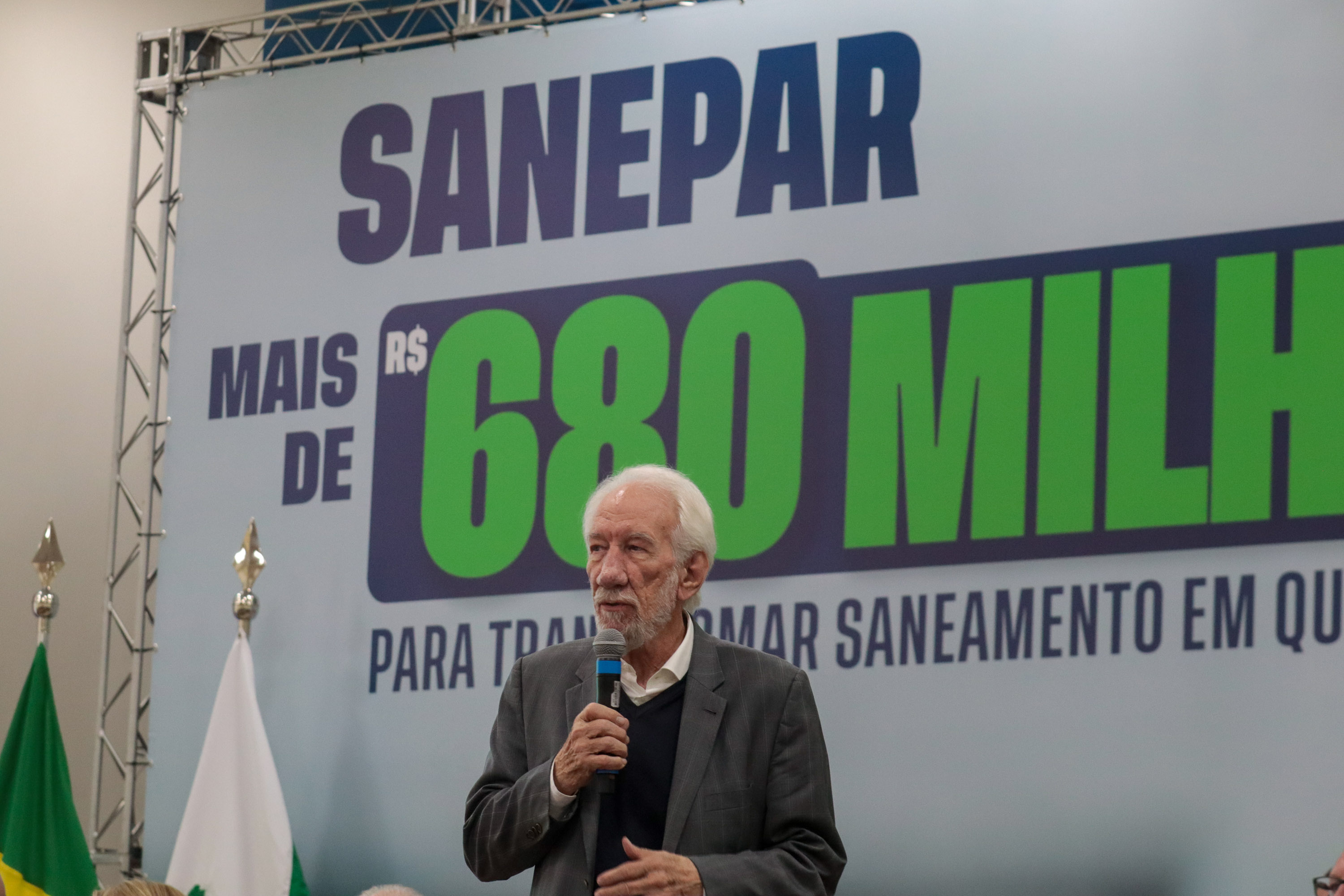 O governador em exercício Darci Piana e o presidente da Sanepar, Wilson Bley, anunciam nesta terça-feira (02) um pacote de investimento em saneamento rural e urbano e distribuição de água, além da conclusão de obras emblemáticas do setor.