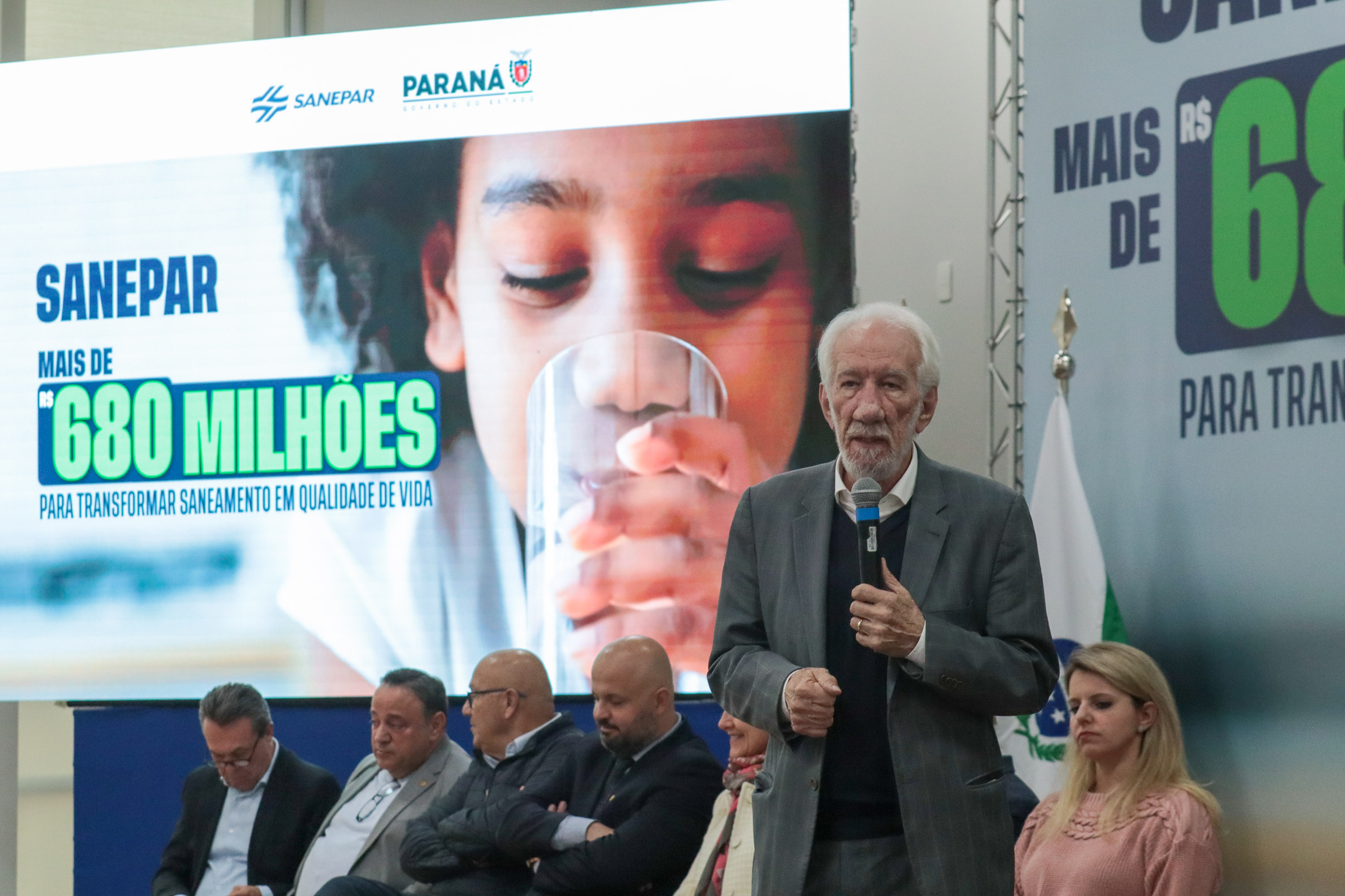 O governador em exercício Darci Piana e o presidente da Sanepar, Wilson Bley, anunciam nesta terça-feira (02) um pacote de investimento em saneamento rural e urbano e distribuição de água, além da conclusão de obras emblemáticas do setor.