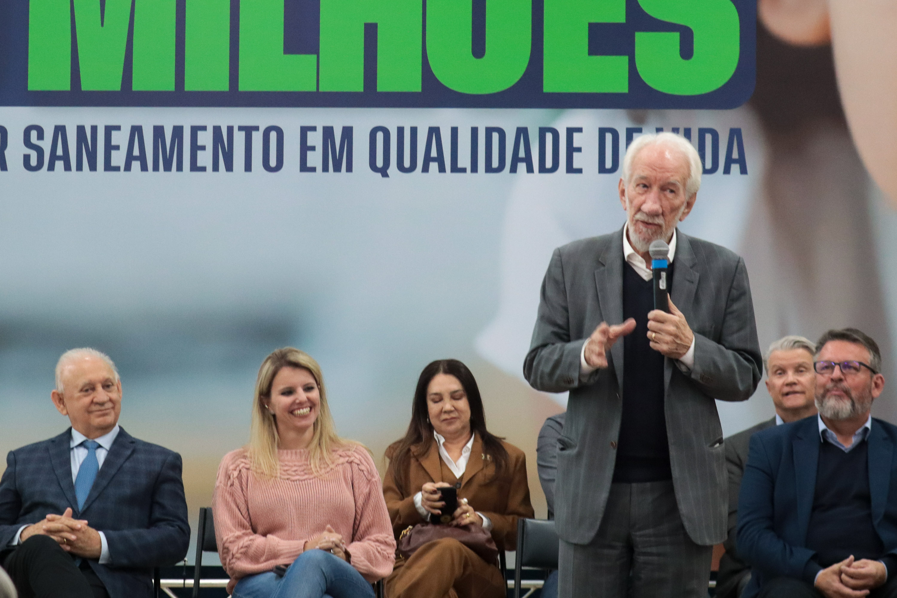 O governador em exercício Darci Piana e o presidente da Sanepar, Wilson Bley, anunciam nesta terça-feira (02) um pacote de investimento em saneamento rural e urbano e distribuição de água, além da conclusão de obras emblemáticas do setor.