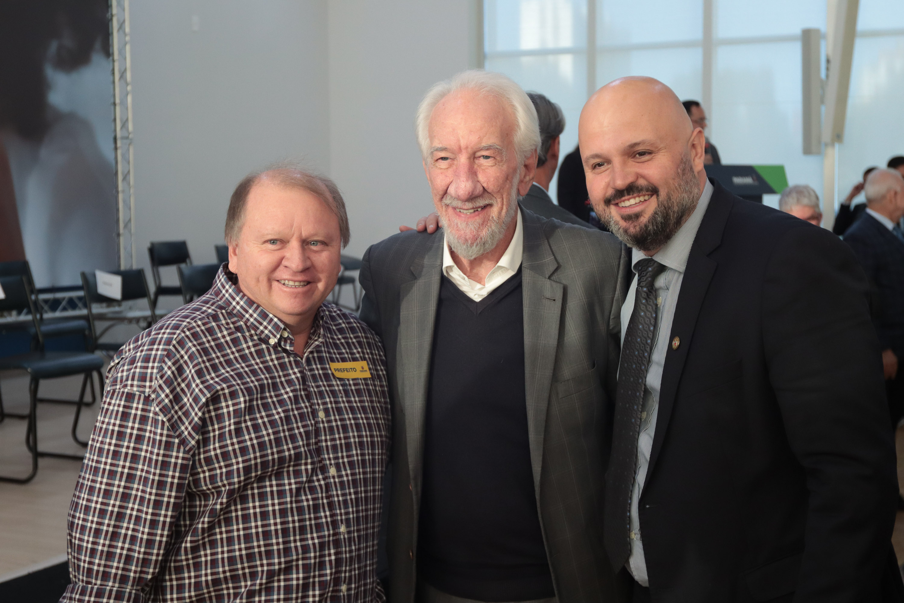 O governador em exercício Darci Piana e o presidente da Sanepar, Wilson Bley, anunciam nesta terça-feira (02) um pacote de investimento em saneamento rural e urbano e distribuição de água, além da conclusão de obras emblemáticas do setor.