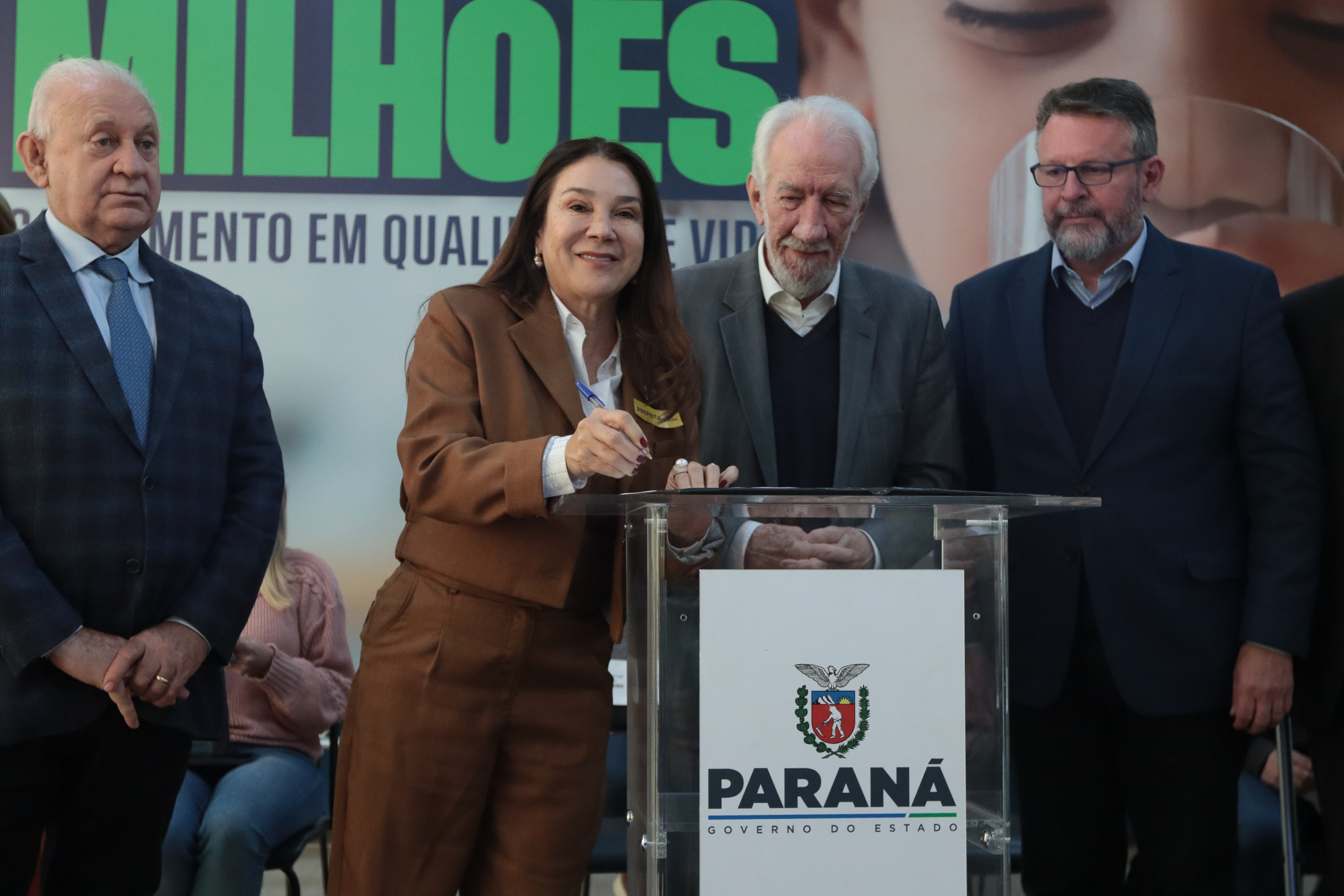 O governador em exercício Darci Piana e o presidente da Sanepar, Wilson Bley, anunciam nesta terça-feira (02) um pacote de investimento em saneamento rural e urbano e distribuição de água, além da conclusão de obras emblemáticas do setor.