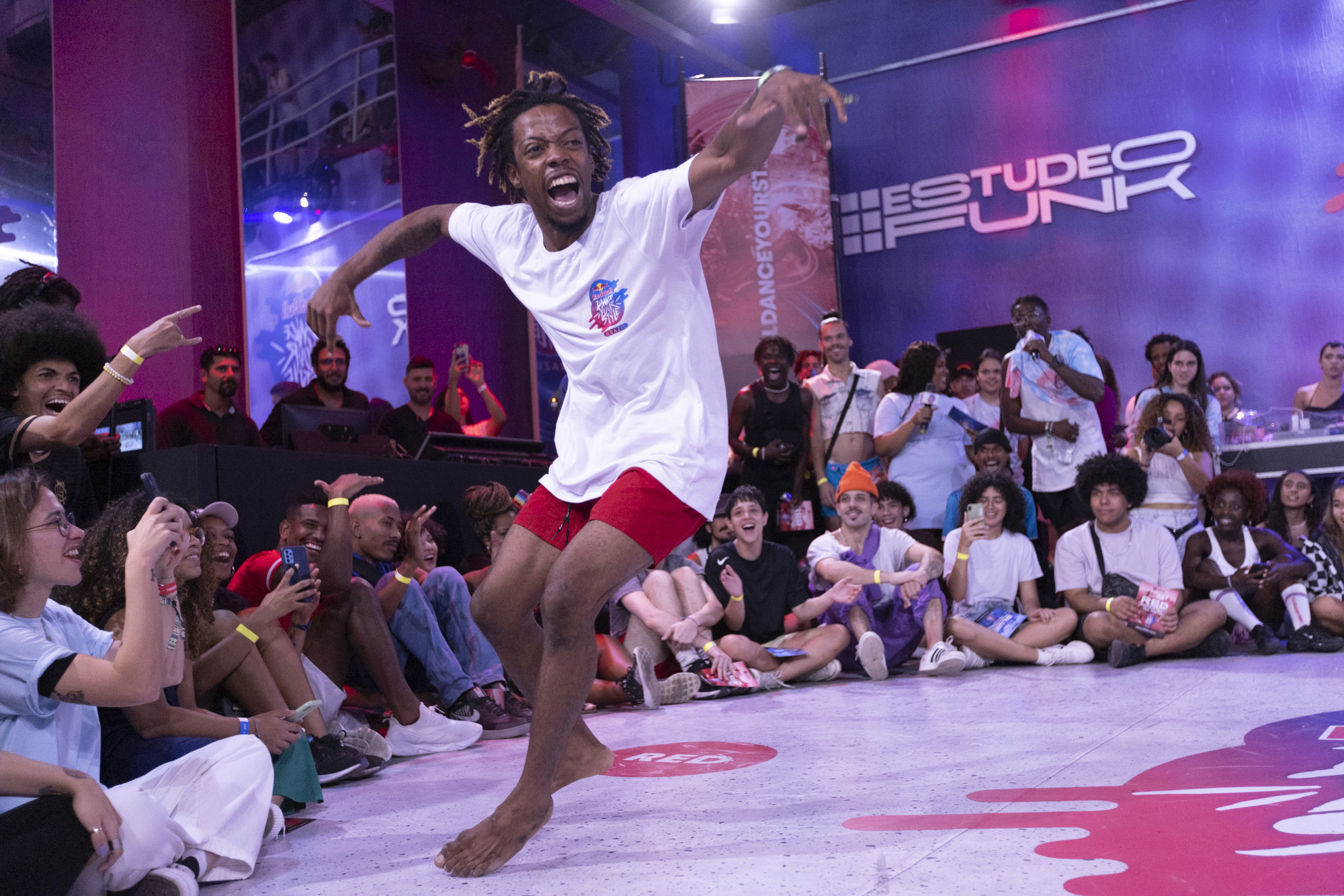 Museu Paranaense (MUPA) - Corpo e masculinidades – No sábado (27), acontece outra ação do Programa Público. Às 16h, a mesa de conversas “Culturas corporais das masculinidades” reunirá os antropólogos Osmundo Pinho e Waldemir Rosa, o historiador Fernando Botton e o dançarino, professor e coreógrafo Khalifa Idd.