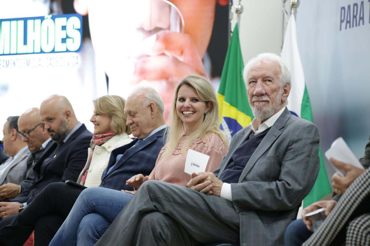 O governador em exercício Darci Piana e o presidente da Sanepar, Wilson Bley, anunciam nesta terça-feira (02) um pacote de investimento em saneamento rural e urbano e distribuição de água, além da conclusão de obras emblemáticas do setor.
