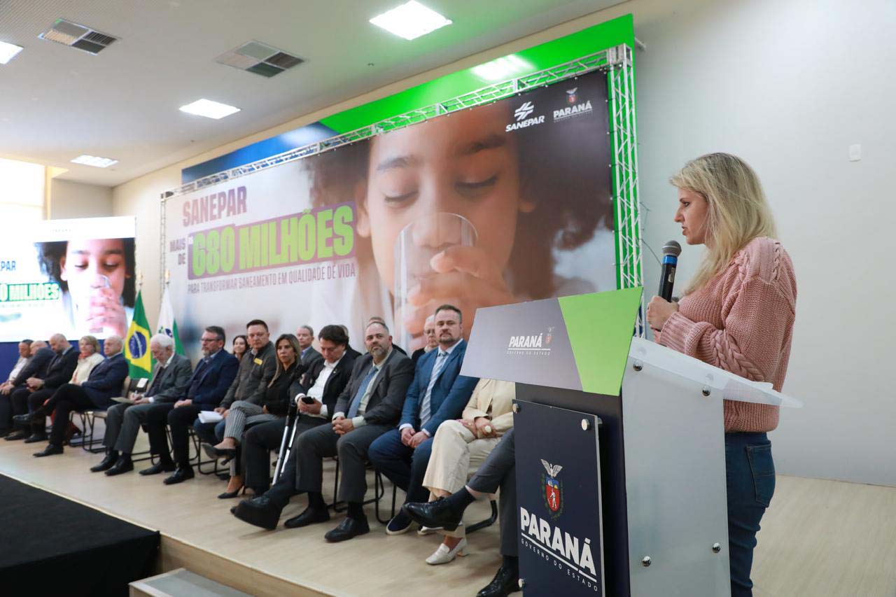 O governador em exercício Darci Piana e o presidente da Sanepar, Wilson Bley, anunciam nesta terça-feira (02) um pacote de investimento em saneamento rural e urbano e distribuição de água, além da conclusão de obras emblemáticas do setor.