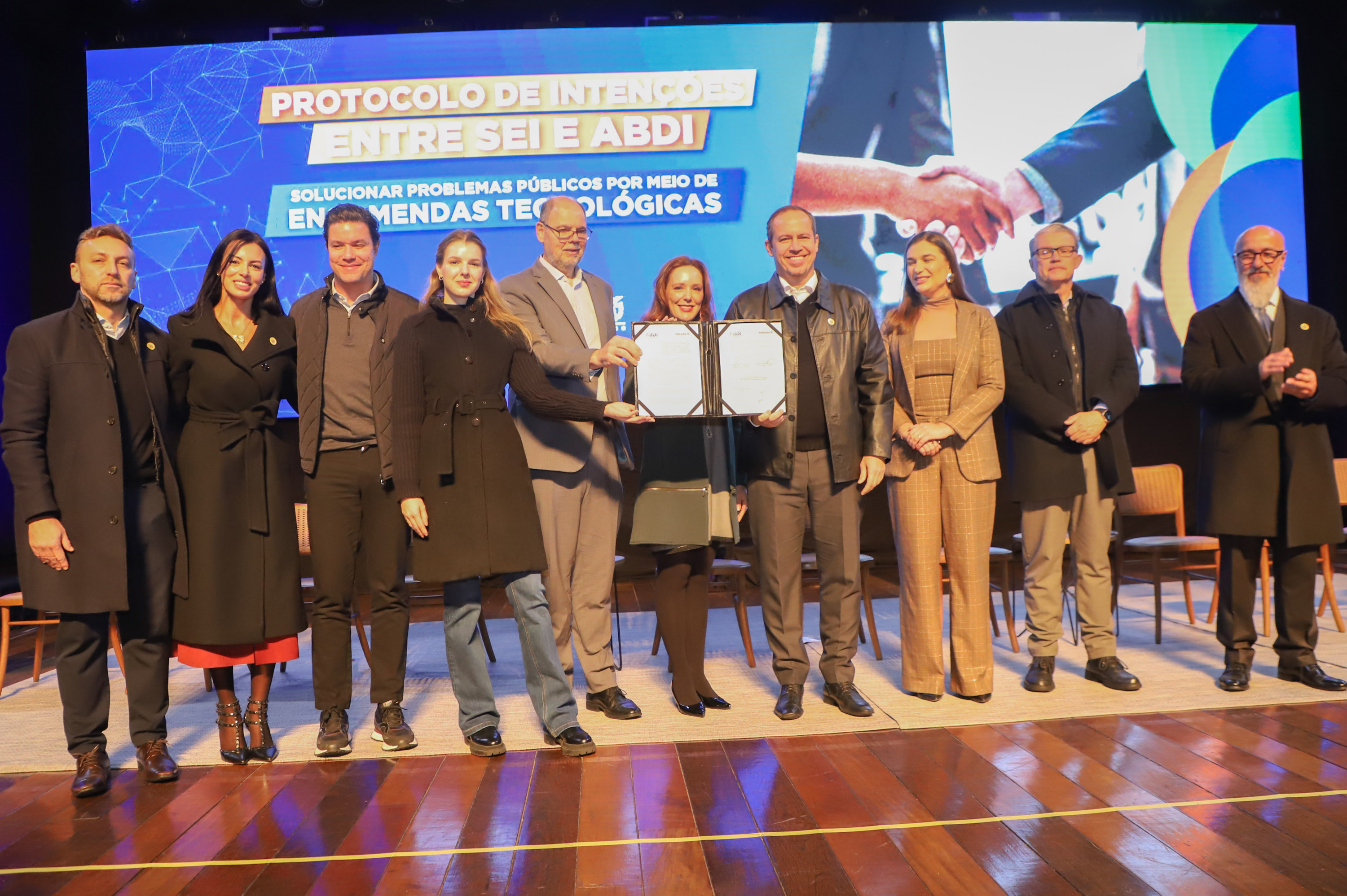 O Governo do Estado, por meio da Secretaria da Inovação, Modernização e Transformação Digital (SEI), apresentou nesta terça-feira (13) novidades voltadas à inovação: a criação de um novo hub para Govtechs e um acordo de colaboração com a Agência Brasileira de Desenvolvimento Industrial (ABDI), do governo federal, que dará apoio técnico especializado para futuras contratações do Estado em Pesquisa e Desenvolvimento (P&D).