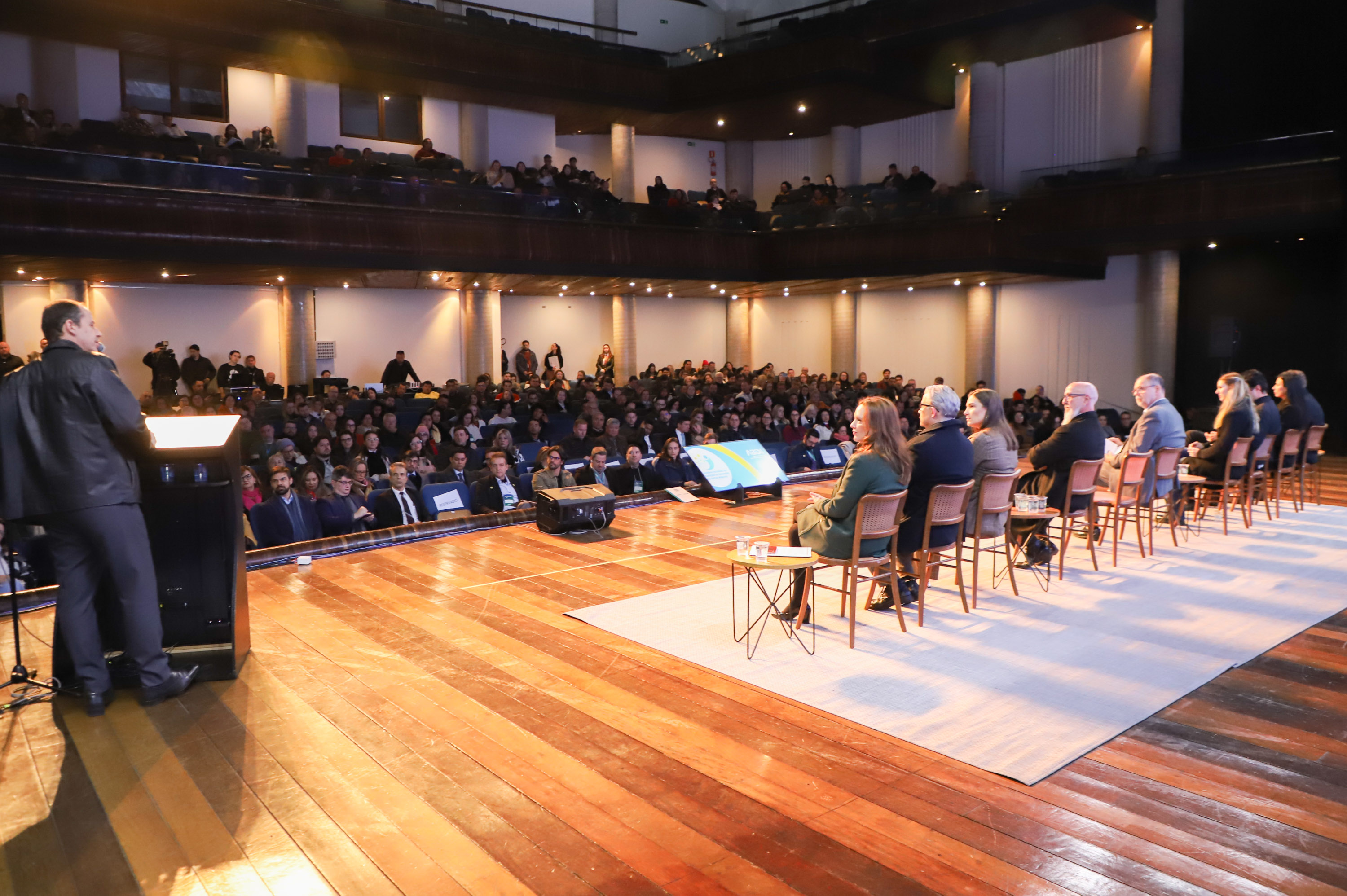 O Governo do Estado, por meio da Secretaria da Inovação, Modernização e Transformação Digital (SEI), apresentou nesta terça-feira (13) novidades voltadas à inovação: a criação de um novo hub para Govtechs e um acordo de colaboração com a Agência Brasileira de Desenvolvimento Industrial (ABDI), do governo federal, que dará apoio técnico especializado para futuras contratações do Estado em Pesquisa e Desenvolvimento (P&D).