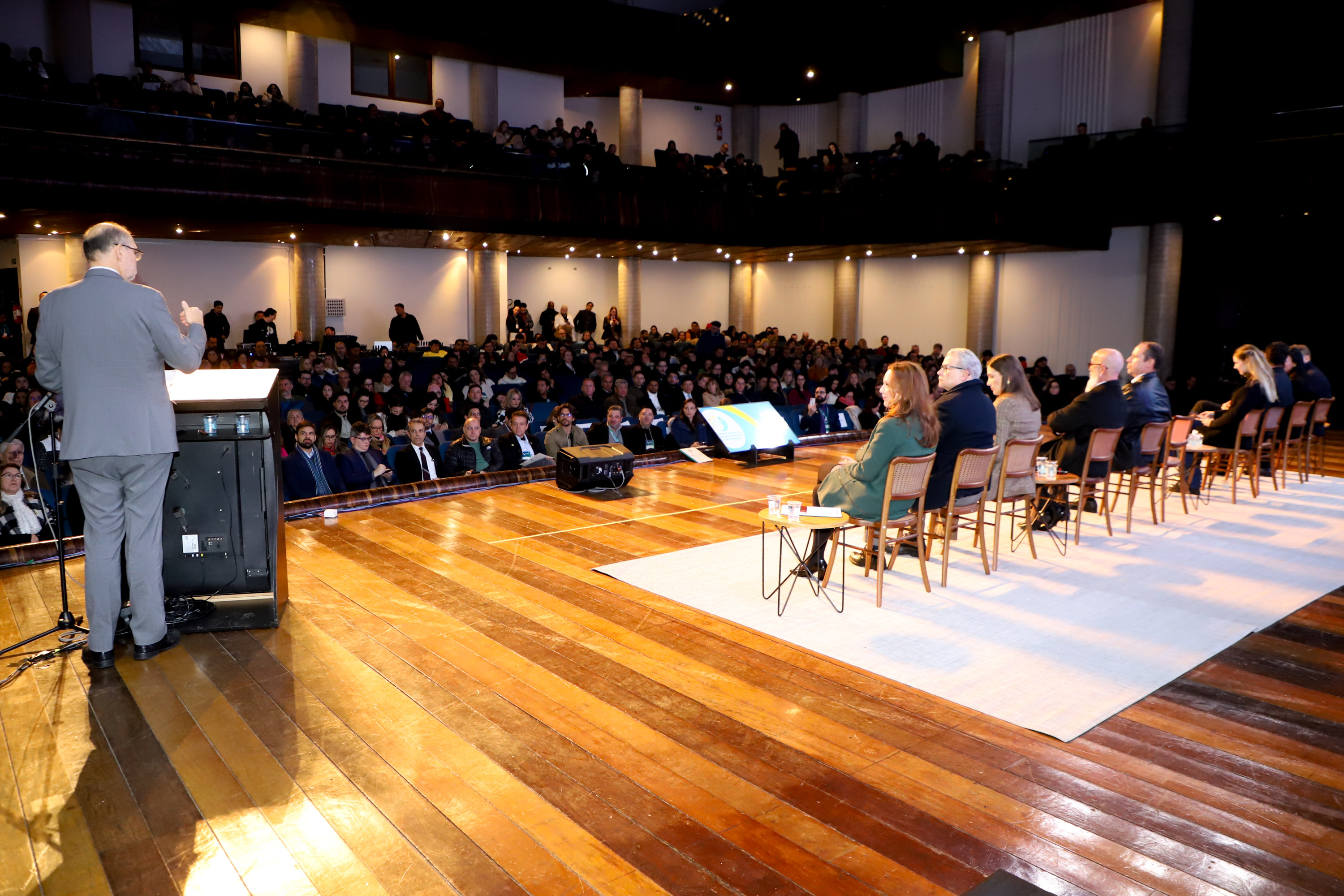 O Governo do Estado, por meio da Secretaria da Inovação, Modernização e Transformação Digital (SEI), apresentou nesta terça-feira (13) novidades voltadas à inovação: a criação de um novo hub para Govtechs e um acordo de colaboração com a Agência Brasileira de Desenvolvimento Industrial (ABDI), do governo federal, que dará apoio técnico especializado para futuras contratações do Estado em Pesquisa e Desenvolvimento (P&D).