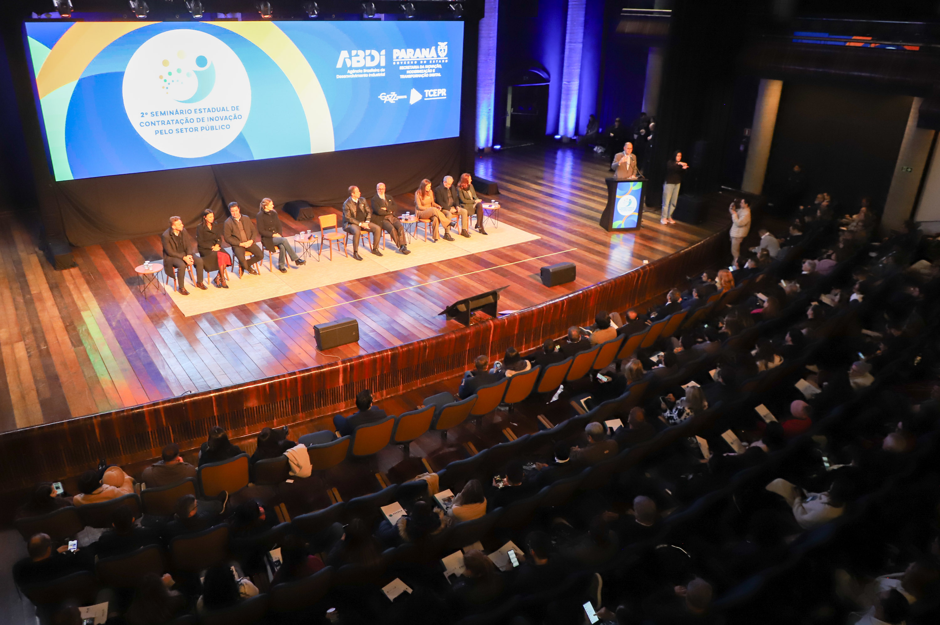 O Governo do Estado, por meio da Secretaria da Inovação, Modernização e Transformação Digital (SEI), apresentou nesta terça-feira (13) novidades voltadas à inovação: a criação de um novo hub para Govtechs e um acordo de colaboração com a Agência Brasileira de Desenvolvimento Industrial (ABDI), do governo federal, que dará apoio técnico especializado para futuras contratações do Estado em Pesquisa e Desenvolvimento (P&D).