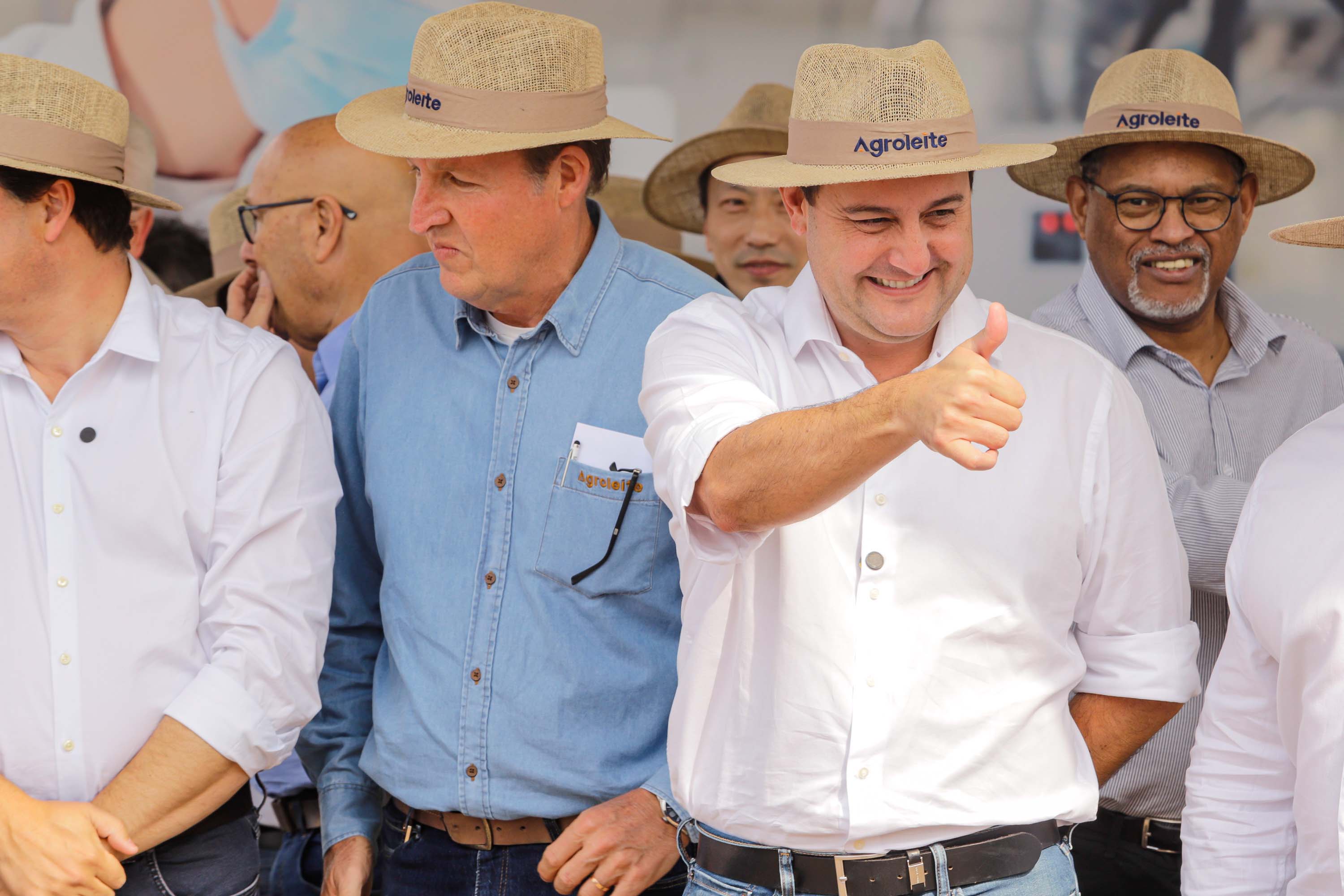 Governador assina acordo com Castrolanda para criação de Parque Tecnológico do Agroleite