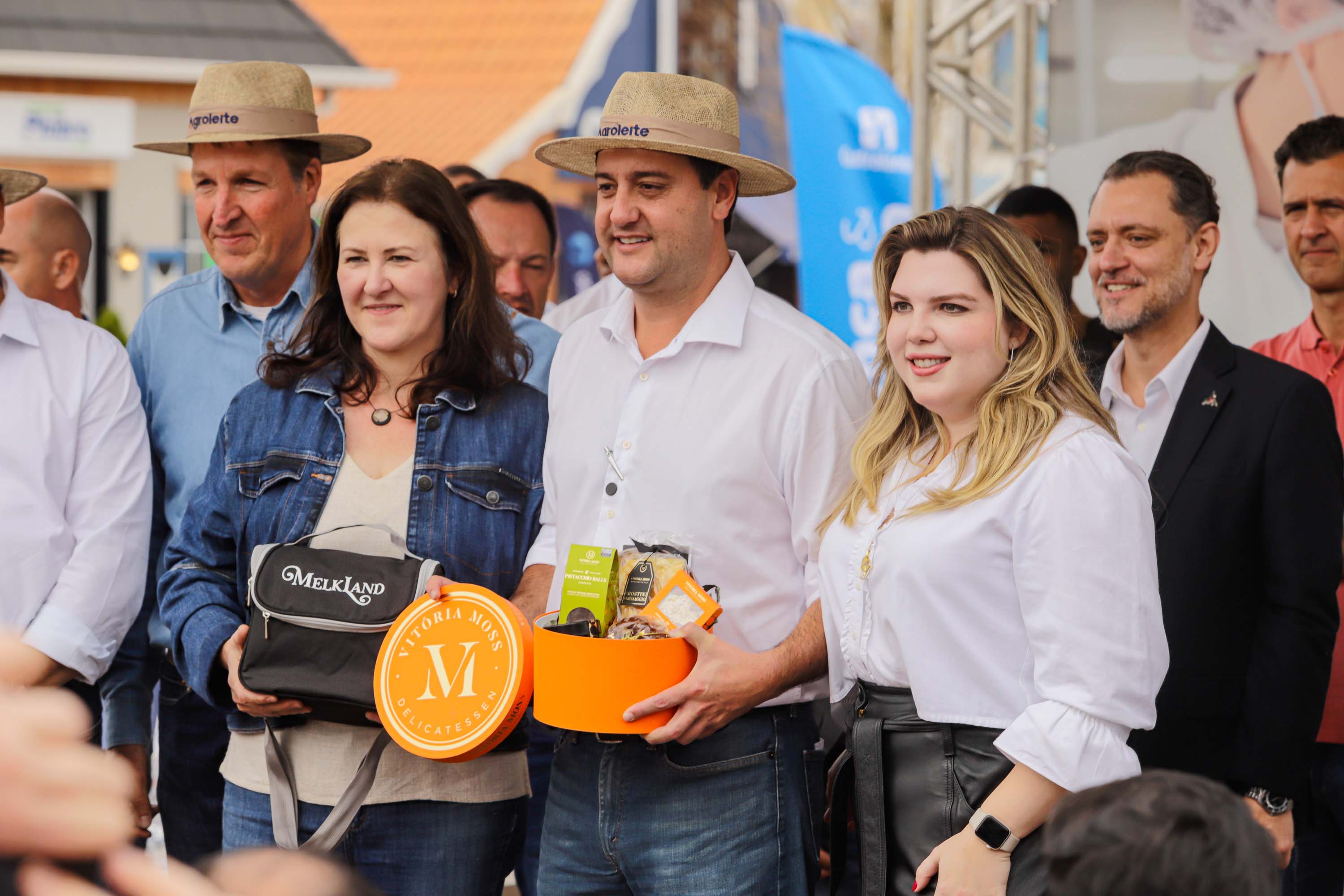 Governador assina acordo com Castrolanda para criação de Parque Tecnológico do Agroleite