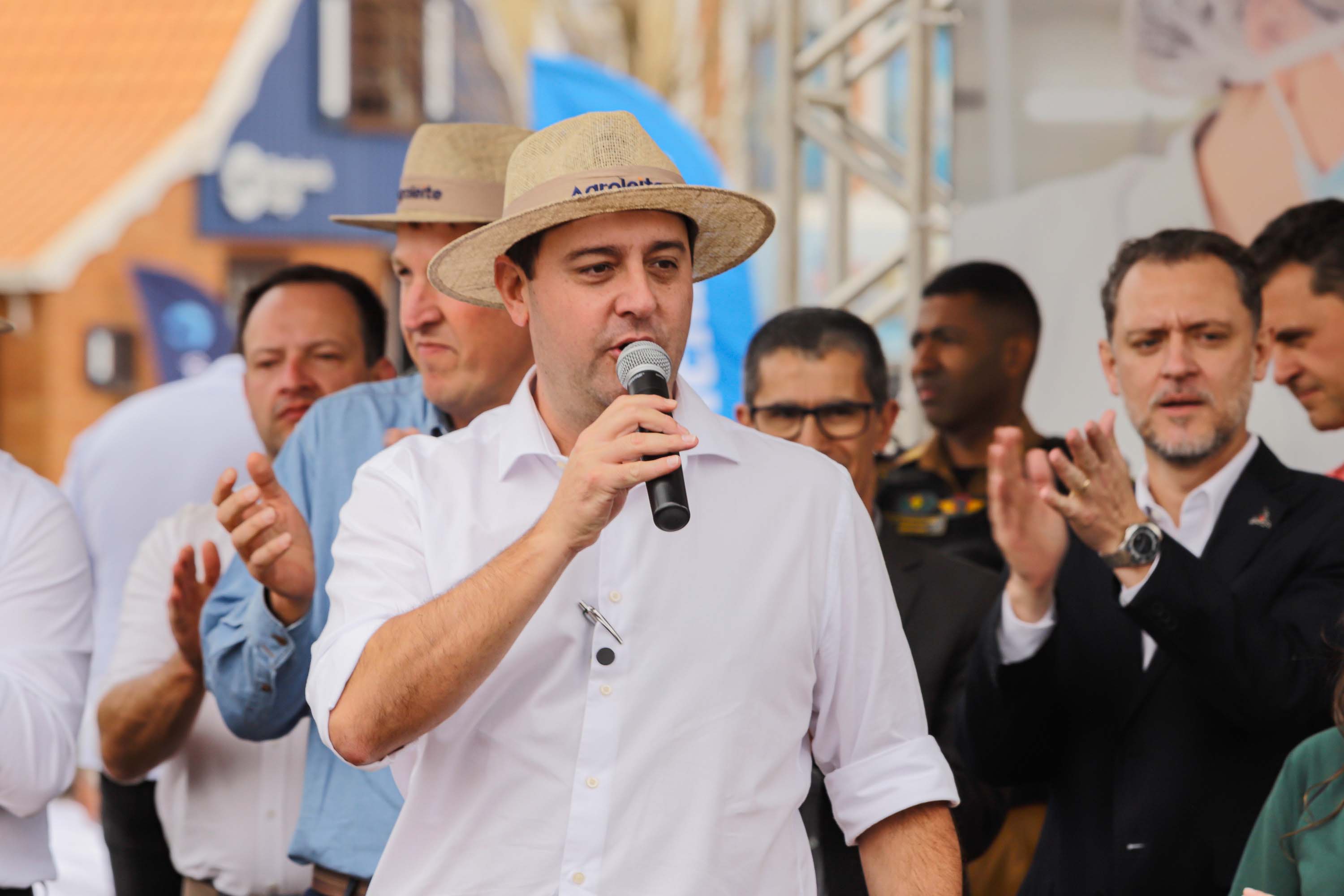 Governador assina acordo com Castrolanda para criação de Parque Tecnológico do Agroleite