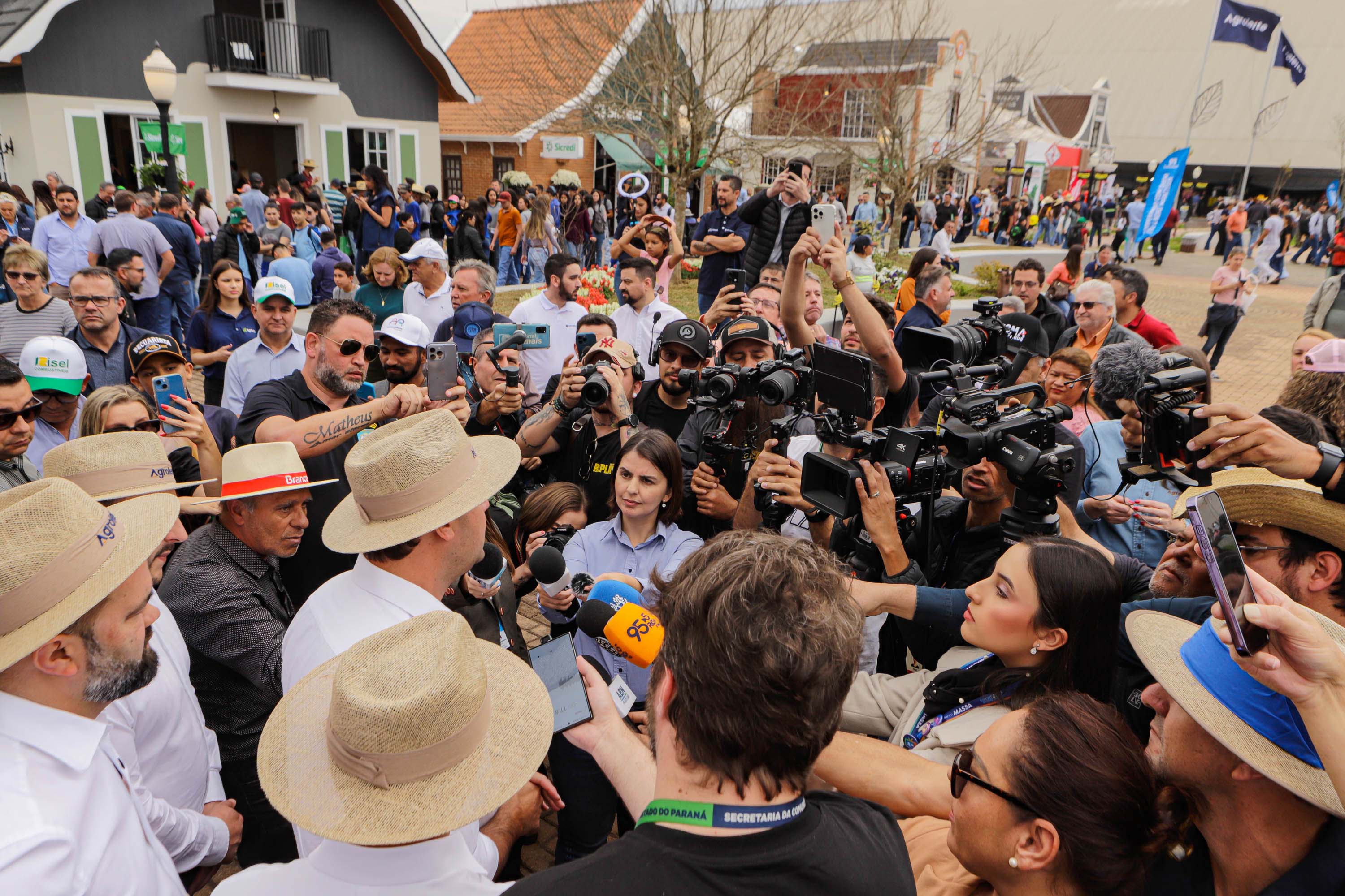 Governador assina acordo com Castrolanda para criação de Parque Tecnológico do Agroleite