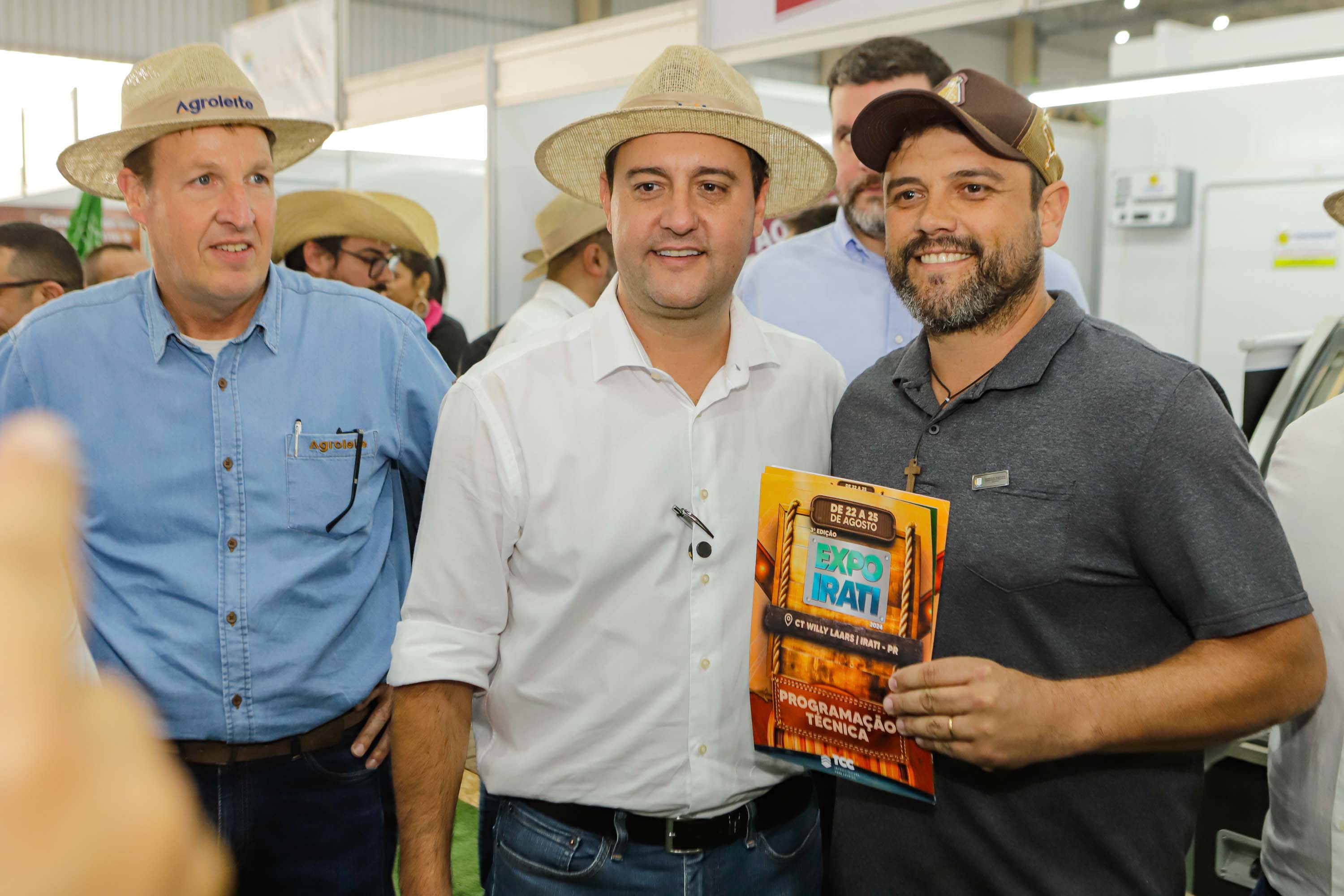 Governador assina acordo com Castrolanda para criação de Parque Tecnológico do Agroleite