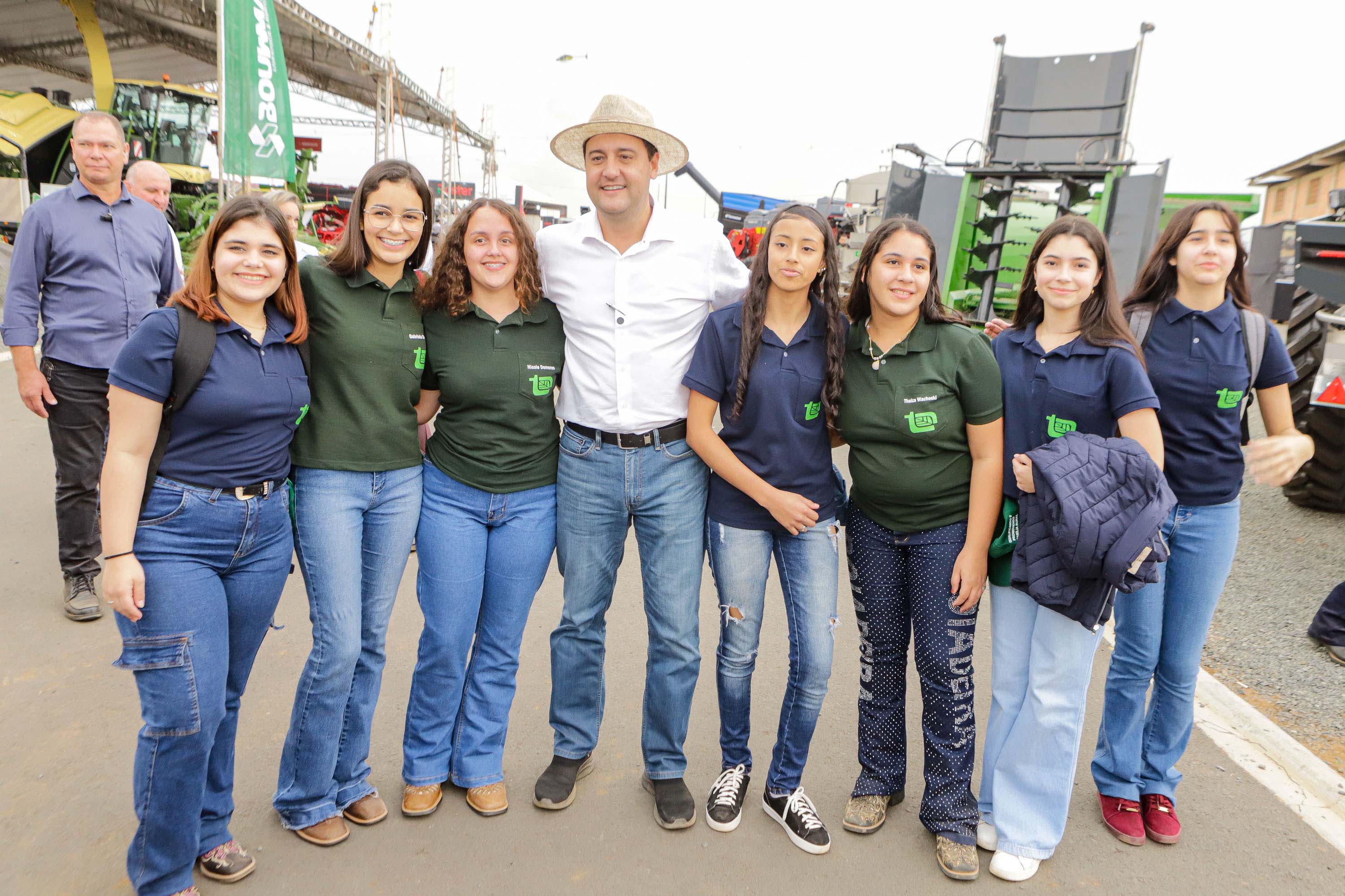 Governador assina acordo com Castrolanda para criação de Parque Tecnológico do Agroleite