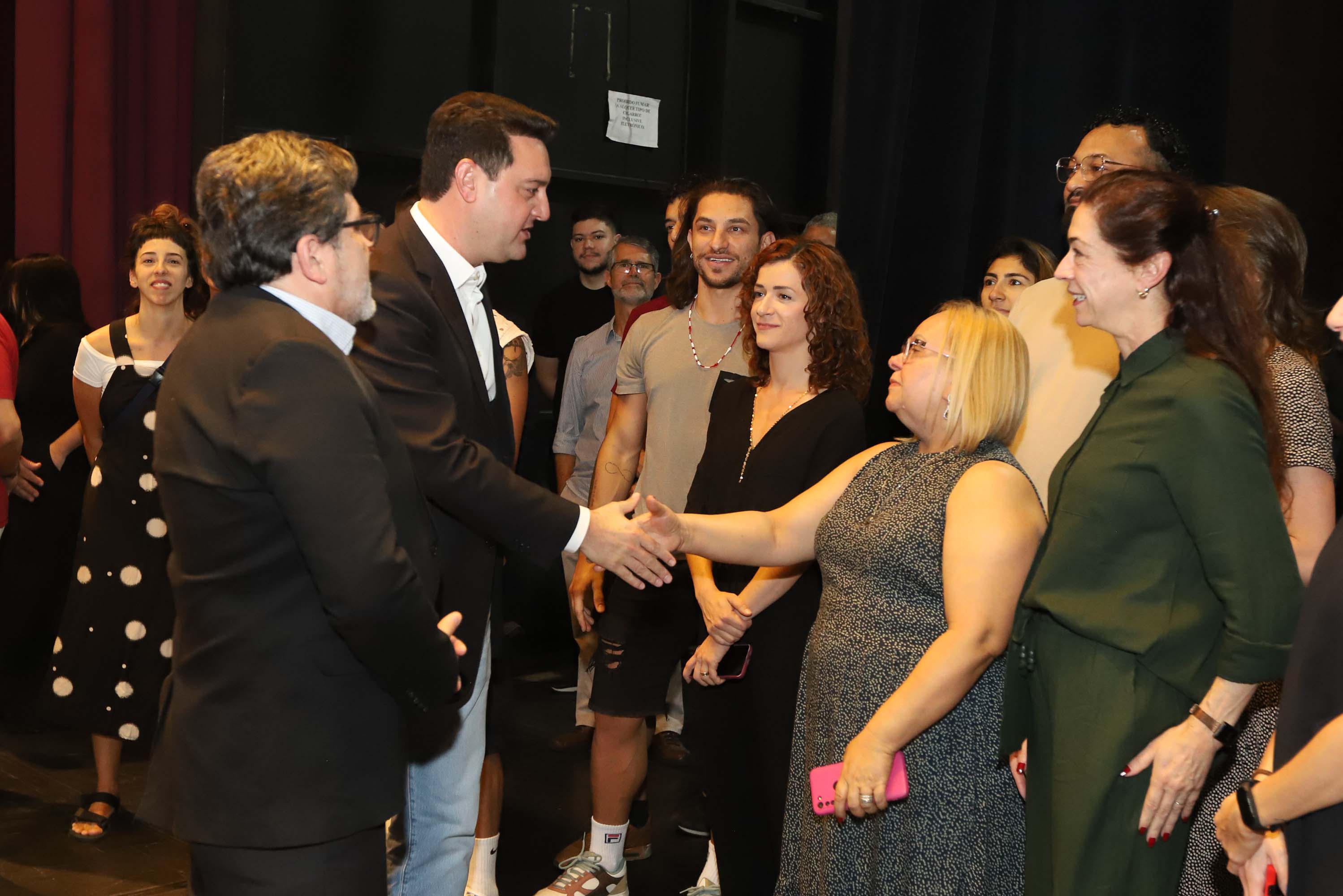 O governador Carlos Massa Ratinho Junior anuncia nesta quinta-feira (12) o repasse R$ 50 milhões para reforma, revitalização, adequação e modernização da estrutura do teatro, além da aquisição de novos equipamentos e instrumentos para Orquestra Sinfônica do Paraná
