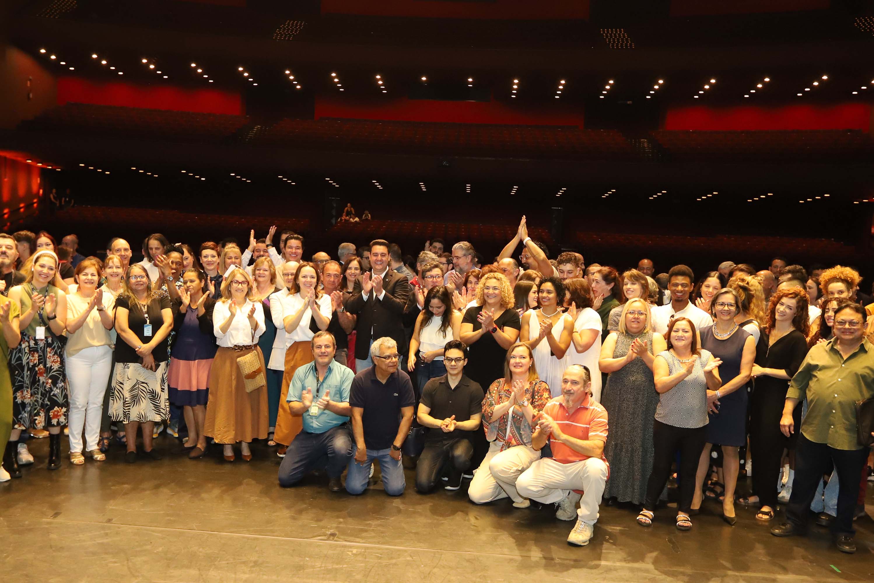 O governador Carlos Massa Ratinho Junior anuncia nesta quinta-feira (12) o repasse R$ 50 milhões para reforma, revitalização, adequação e modernização da estrutura do teatro, além da aquisição de novos equipamentos e instrumentos para Orquestra Sinfônica do Paraná
