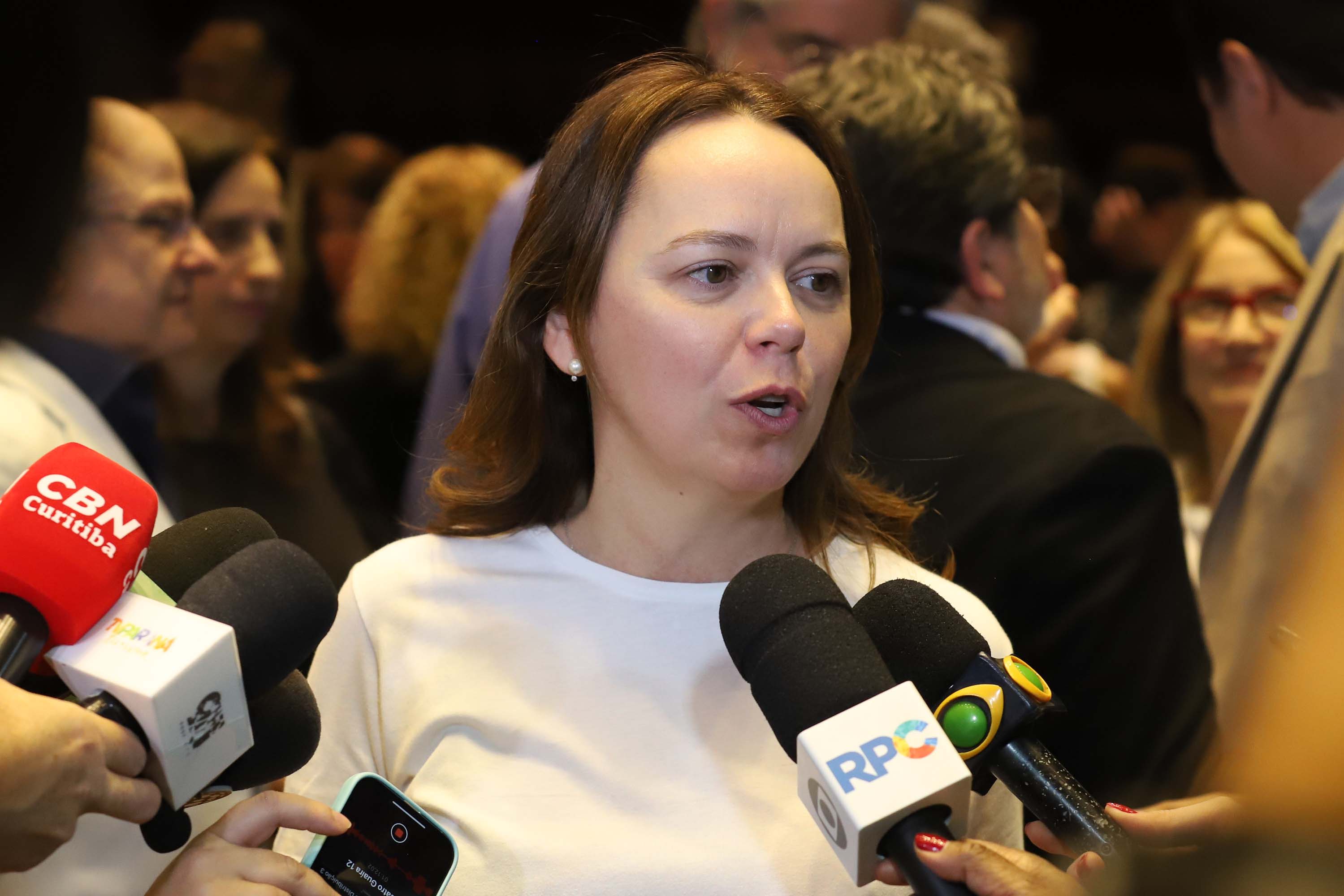 O governador Carlos Massa Ratinho Junior anuncia nesta quinta-feira (12) o repasse R$ 50 milhões para reforma, revitalização, adequação e modernização da estrutura do teatro, além da aquisição de novos equipamentos e instrumentos para Orquestra Sinfônica do Paraná