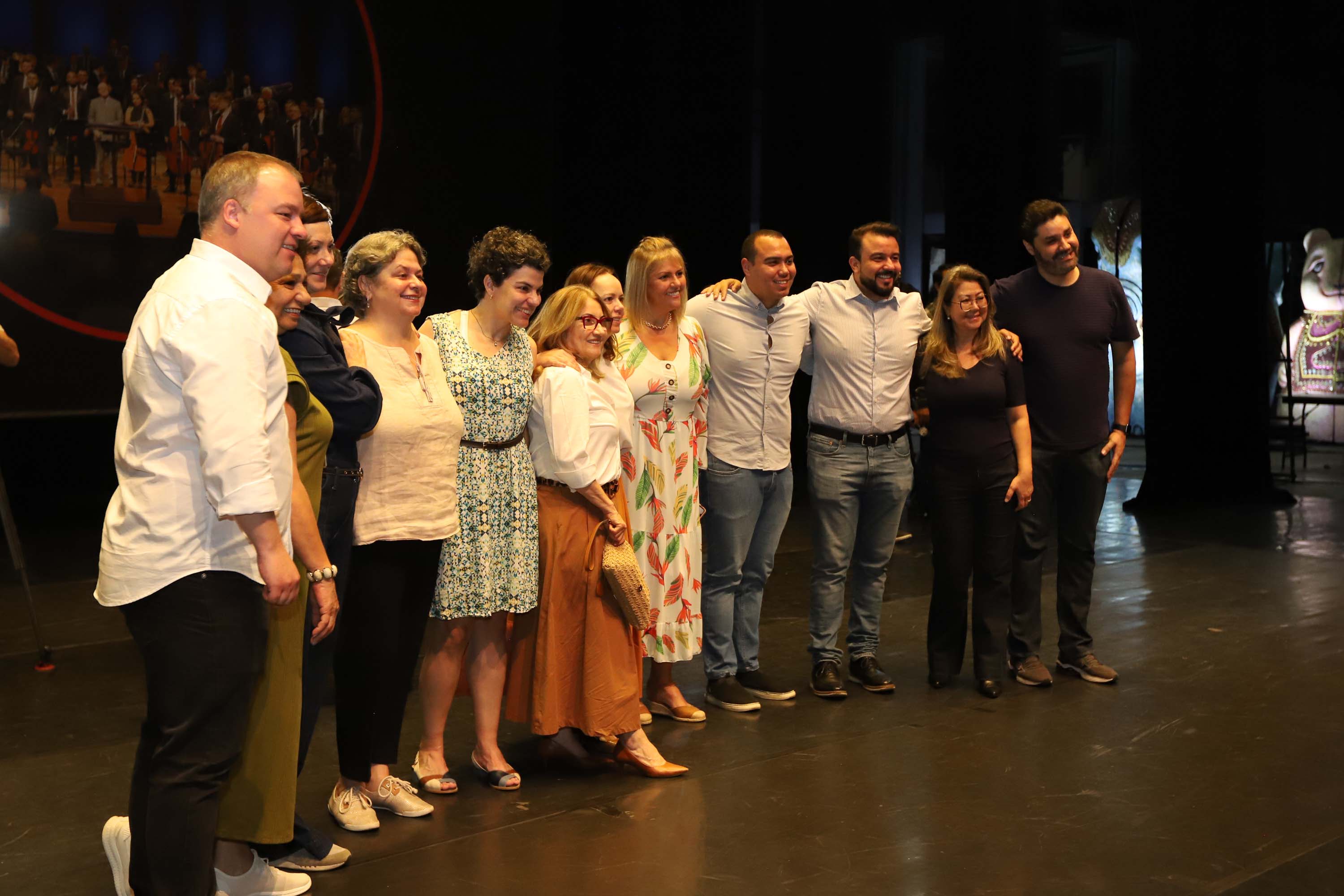 O governador Carlos Massa Ratinho Junior anuncia nesta quinta-feira (12) o repasse R$ 50 milhões para reforma, revitalização, adequação e modernização da estrutura do teatro, além da aquisição de novos equipamentos e instrumentos para Orquestra Sinfônica do Paraná
