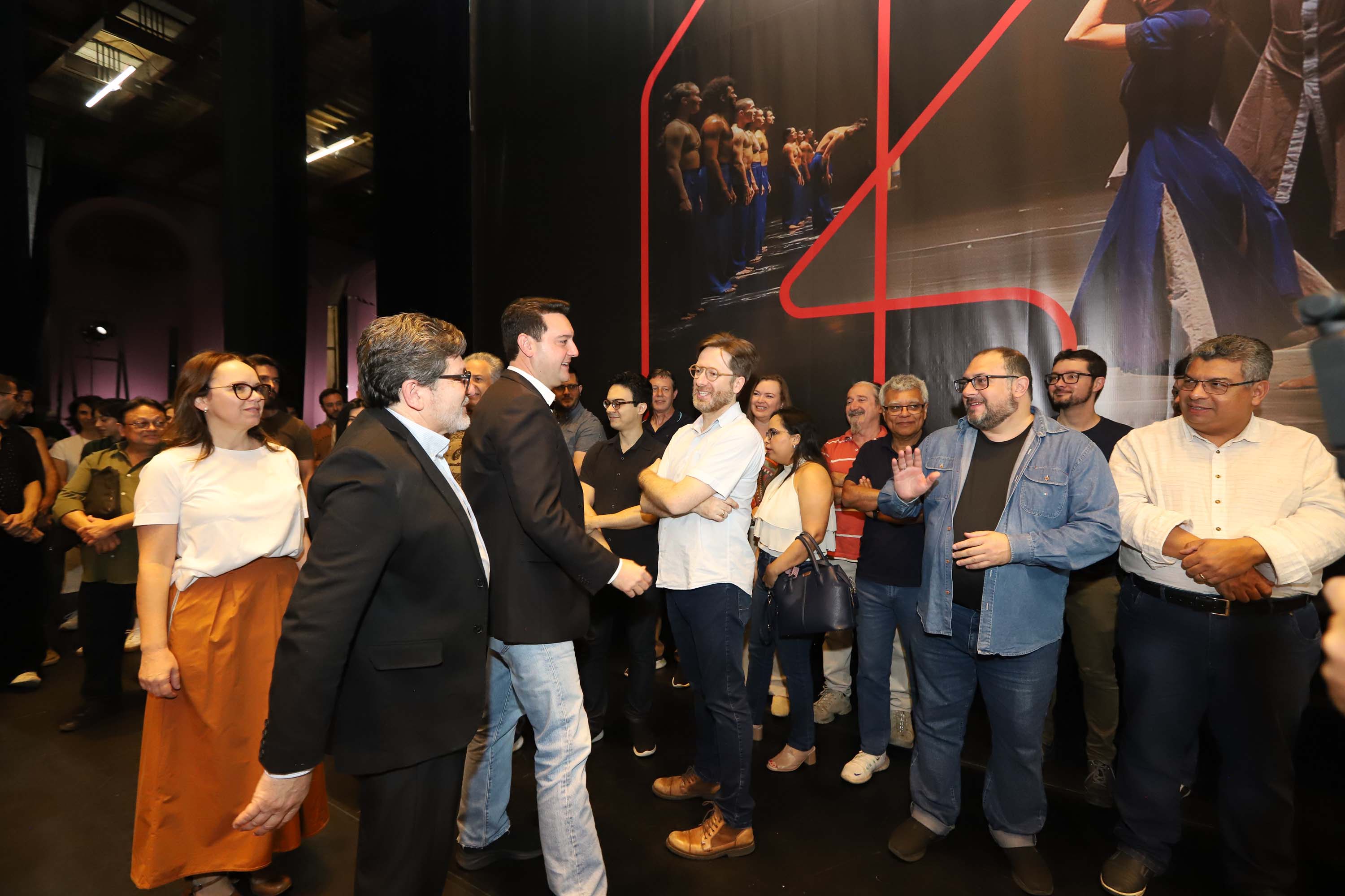 O governador Carlos Massa Ratinho Junior anuncia nesta quinta-feira (12) o repasse R$ 50 milhões para reforma, revitalização, adequação e modernização da estrutura do teatro, além da aquisição de novos equipamentos e instrumentos para Orquestra Sinfônica do Paraná
