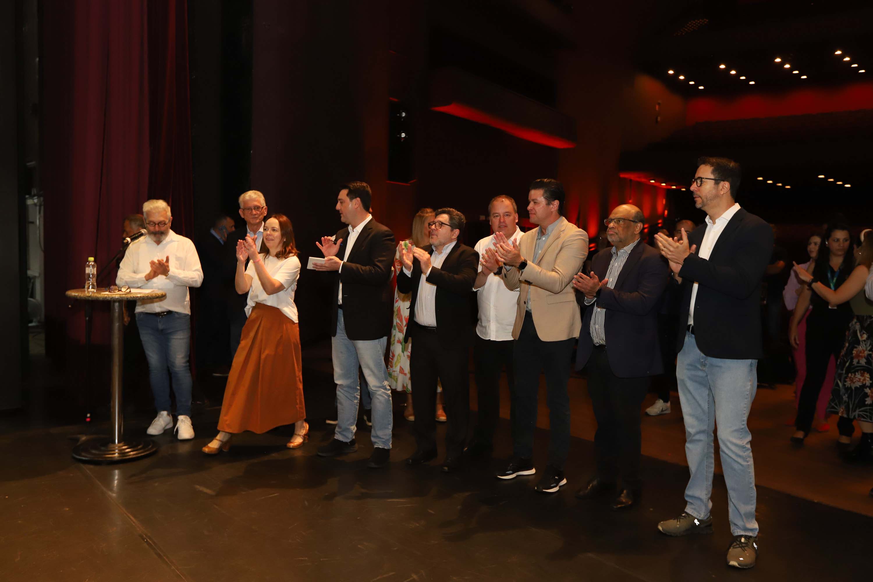 O governador Carlos Massa Ratinho Junior anuncia nesta quinta-feira (12) o repasse R$ 50 milhões para reforma, revitalização, adequação e modernização da estrutura do teatro, além da aquisição de novos equipamentos e instrumentos para Orquestra Sinfônica do Paraná