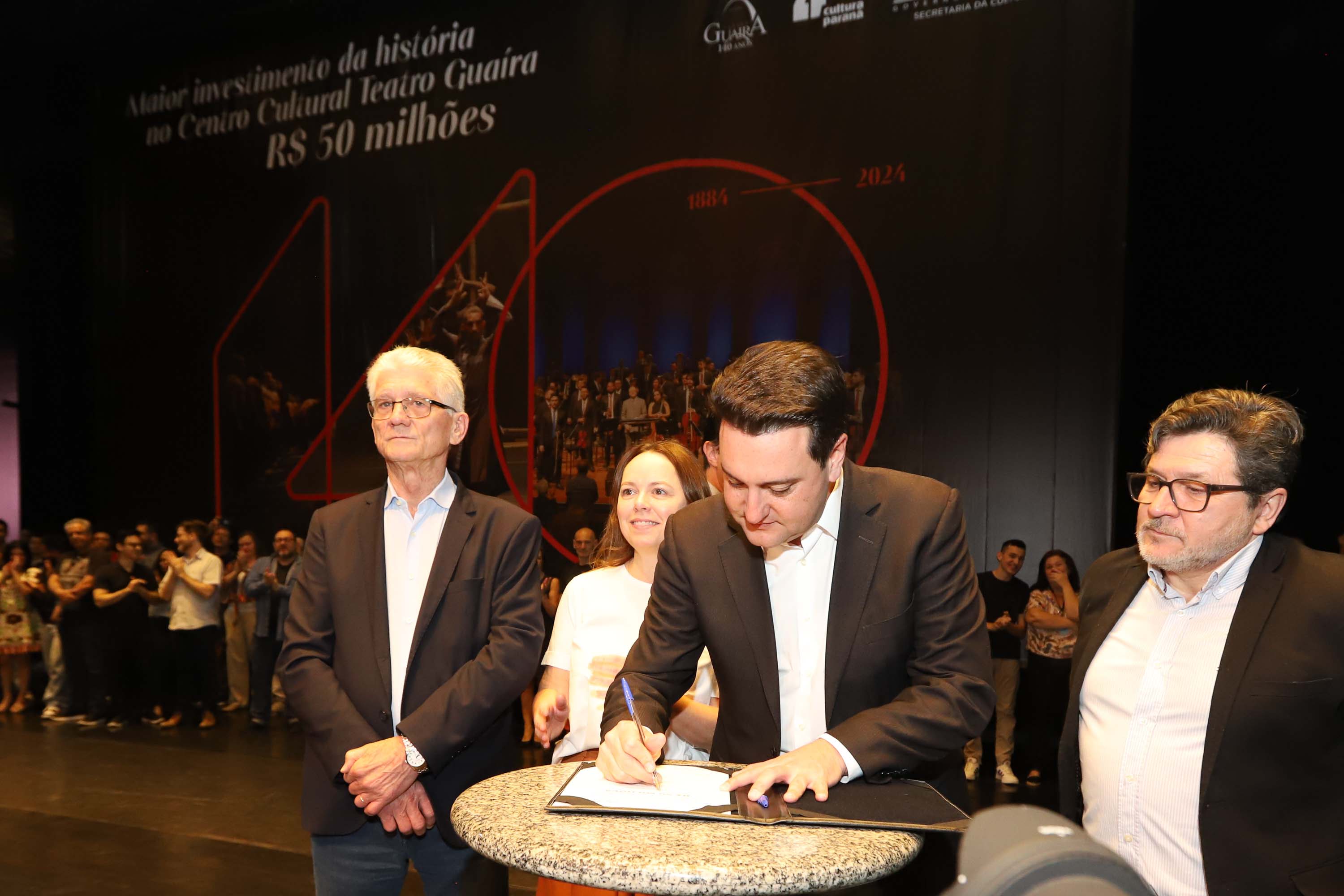 O governador Carlos Massa Ratinho Junior anuncia nesta quinta-feira (12) o repasse R$ 50 milhões para reforma, revitalização, adequação e modernização da estrutura do teatro, além da aquisição de novos equipamentos e instrumentos para Orquestra Sinfônica do Paraná
