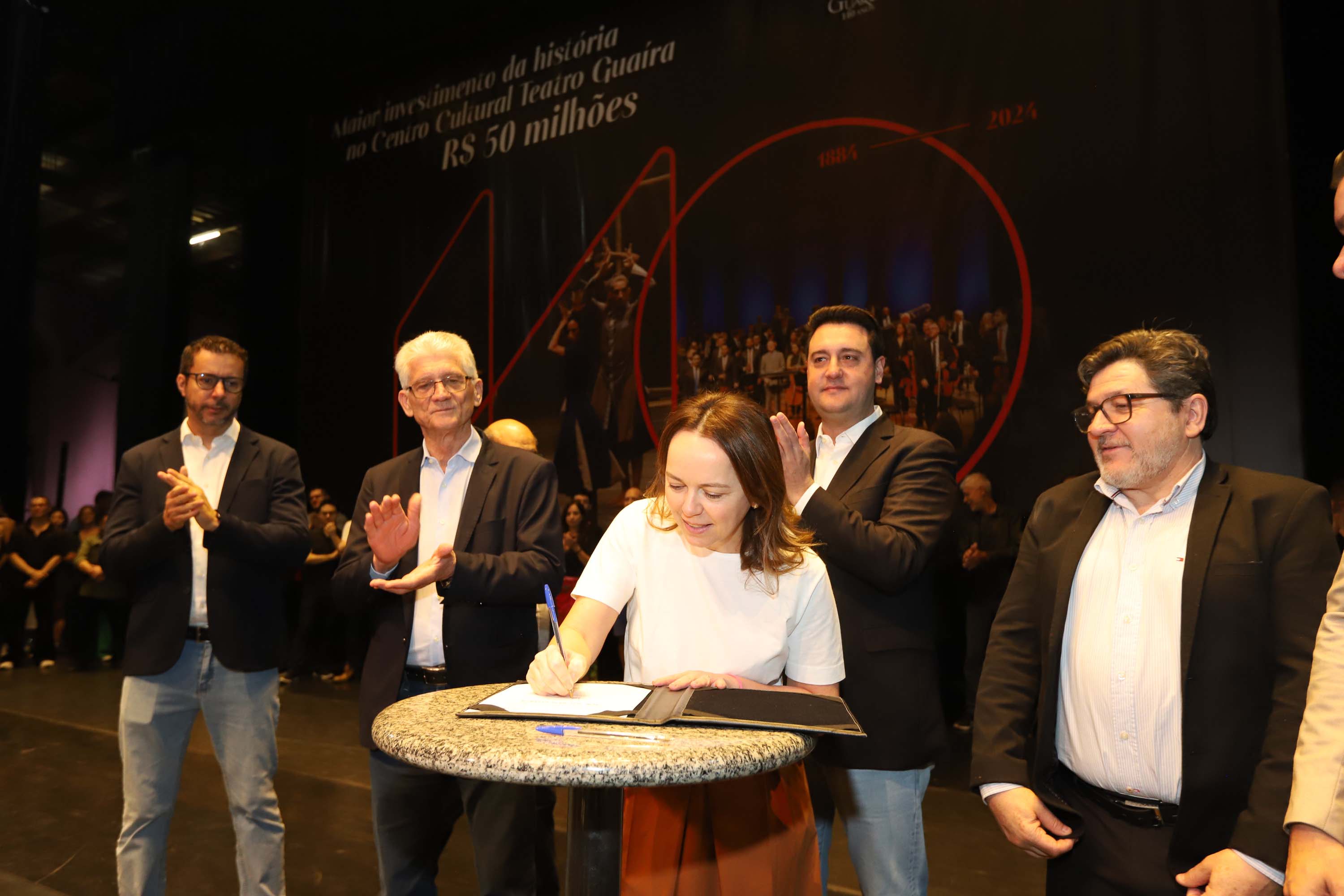 O governador Carlos Massa Ratinho Junior anuncia nesta quinta-feira (12) o repasse R$ 50 milhões para reforma, revitalização, adequação e modernização da estrutura do teatro, além da aquisição de novos equipamentos e instrumentos para Orquestra Sinfônica do Paraná