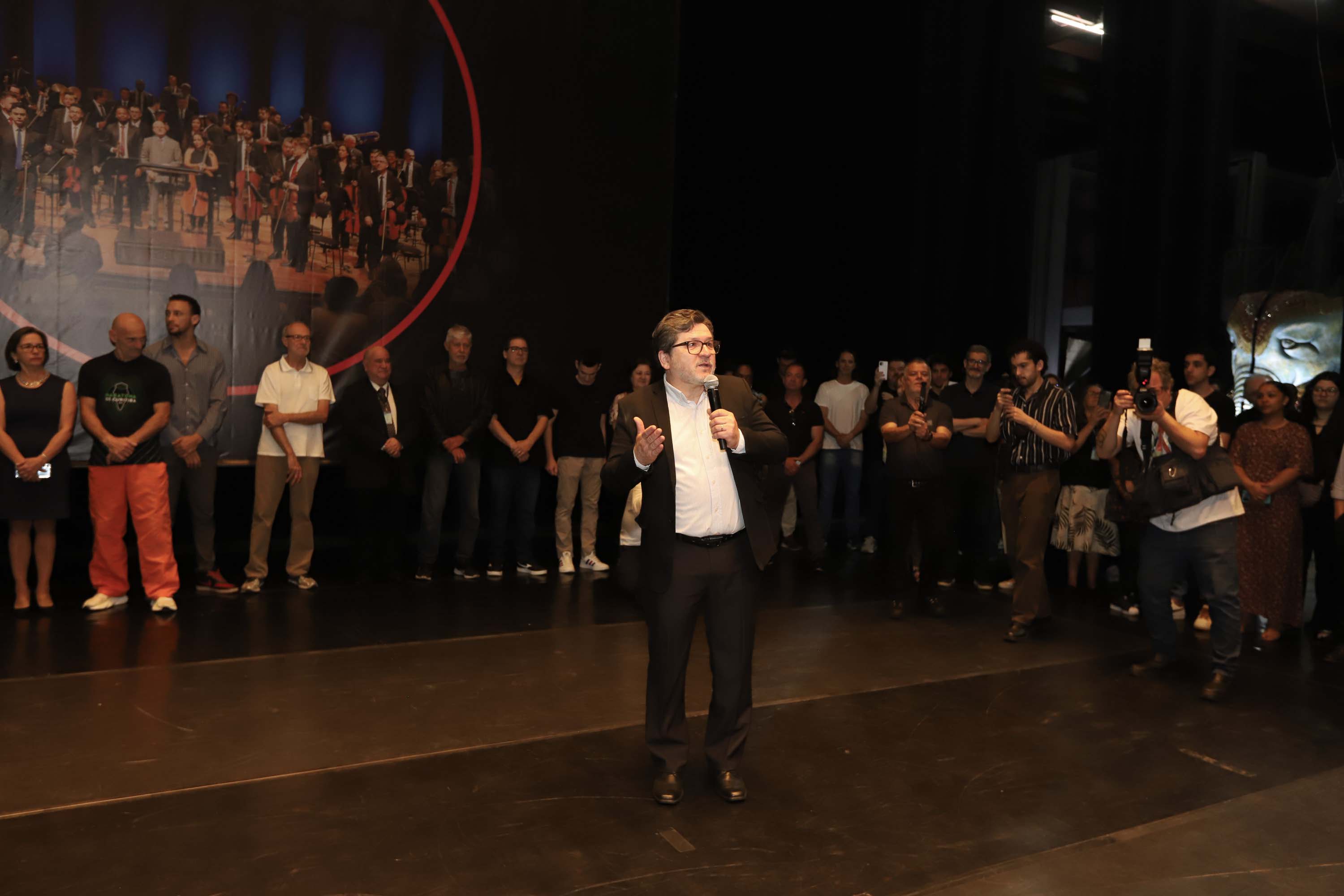O governador Carlos Massa Ratinho Junior anuncia nesta quinta-feira (12) o repasse R$ 50 milhões para reforma, revitalização, adequação e modernização da estrutura do teatro, além da aquisição de novos equipamentos e instrumentos para Orquestra Sinfônica do Paraná