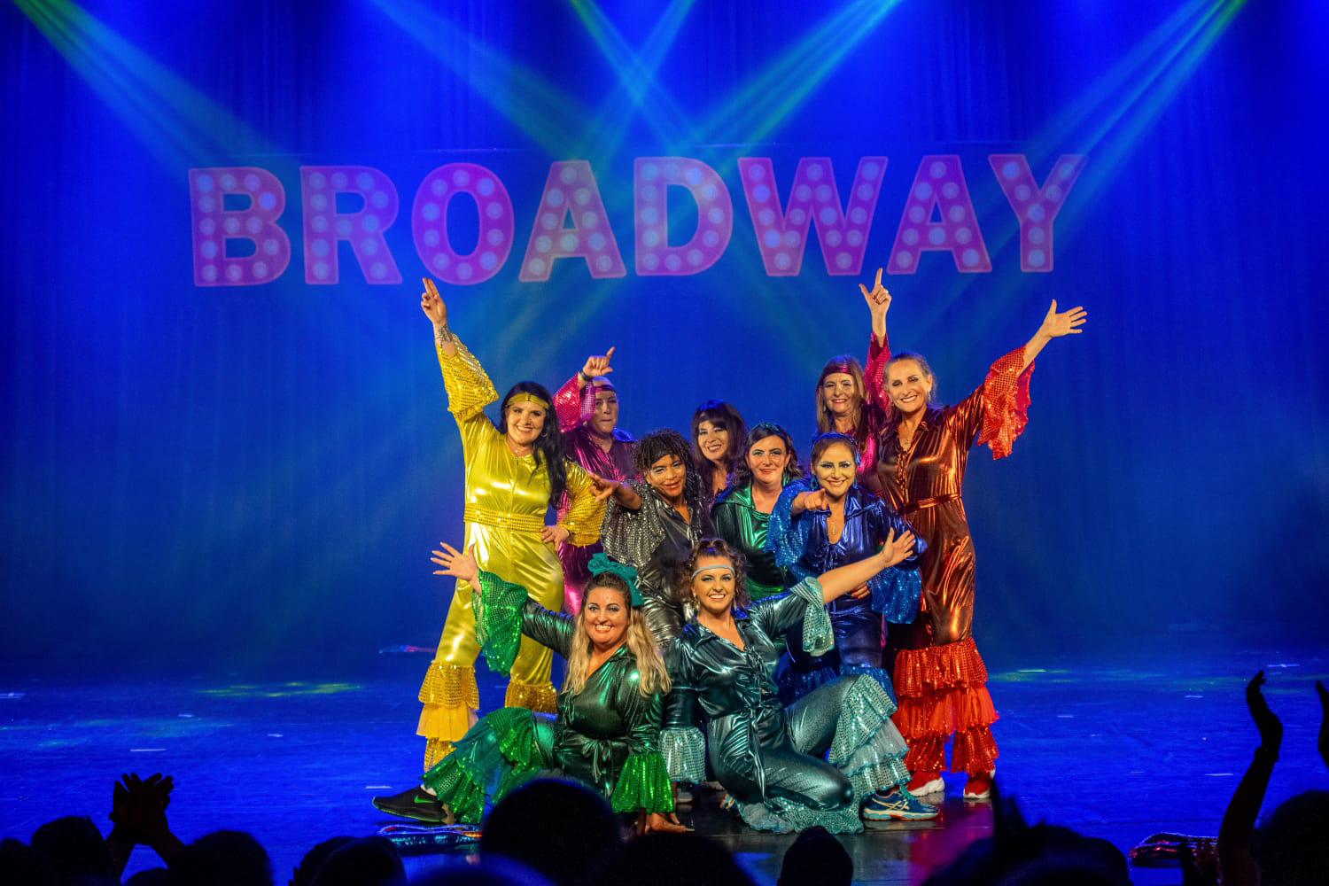 Nando Reis, sertanejos, peças teatrais e novas exposições no MON: confira a agenda cultural