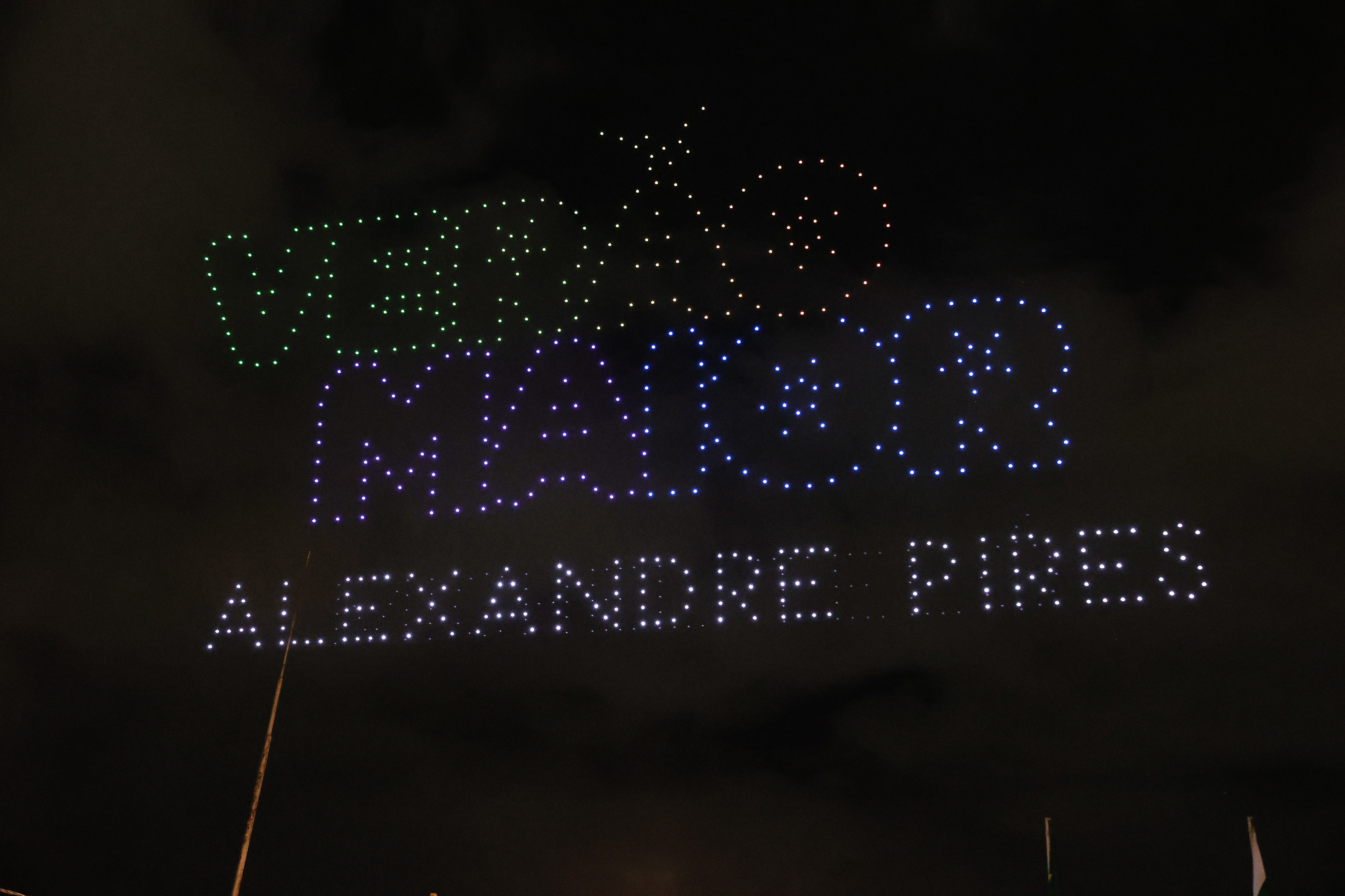 Com o céu iluminado por mais de 600 drones, o Governo do Estado deu o pontapé inicial para a maior edição da história do Verão Maior Paraná.. A cerimônia de lançamento, que aconteceu nesta quarta-feira (27), contou com a presença do governador Carlos Massa Ratinho Junior.