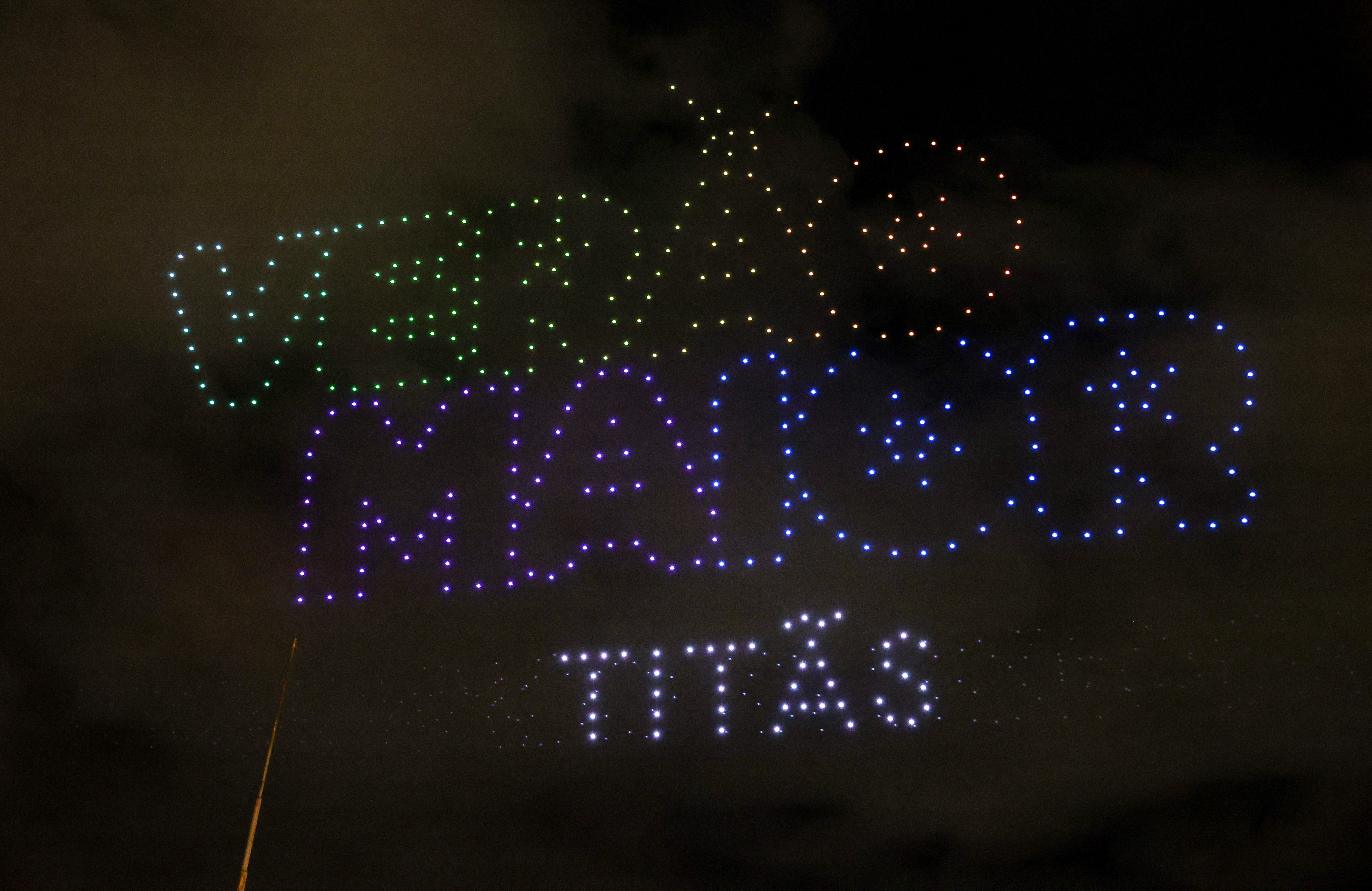 Com o céu iluminado por mais de 600 drones, o Governo do Estado deu o pontapé inicial para a maior edição da história do Verão Maior Paraná.. A cerimônia de lançamento, que aconteceu nesta quarta-feira (27), contou com a presença do governador Carlos Massa Ratinho Junior.