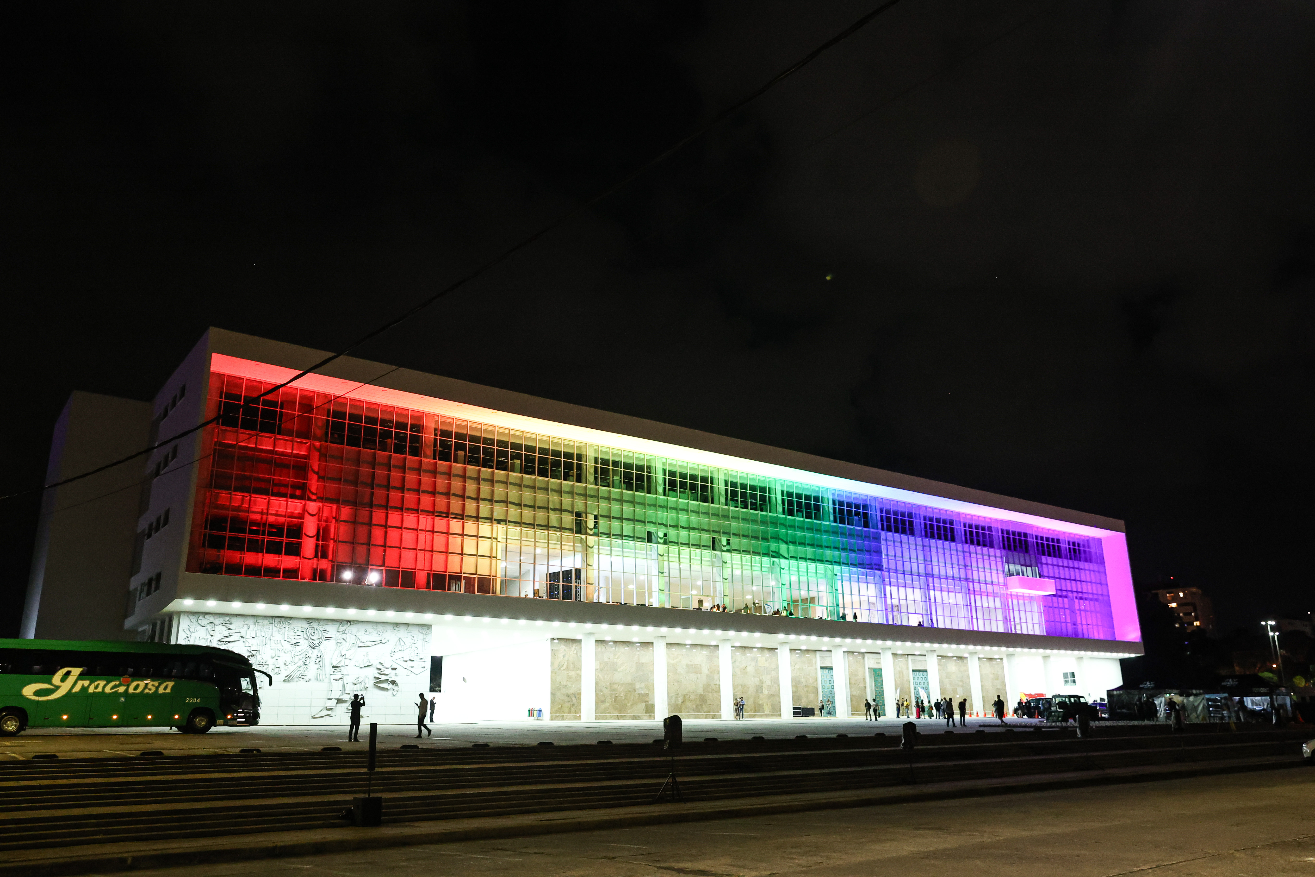Com o céu iluminado por mais de 600 drones, o Governo do Estado deu o pontapé inicial para a maior edição da história do Verão Maior Paraná.. A cerimônia de lançamento, que aconteceu nesta quarta-feira (27), contou com a presença do governador Carlos Massa Ratinho Junior.