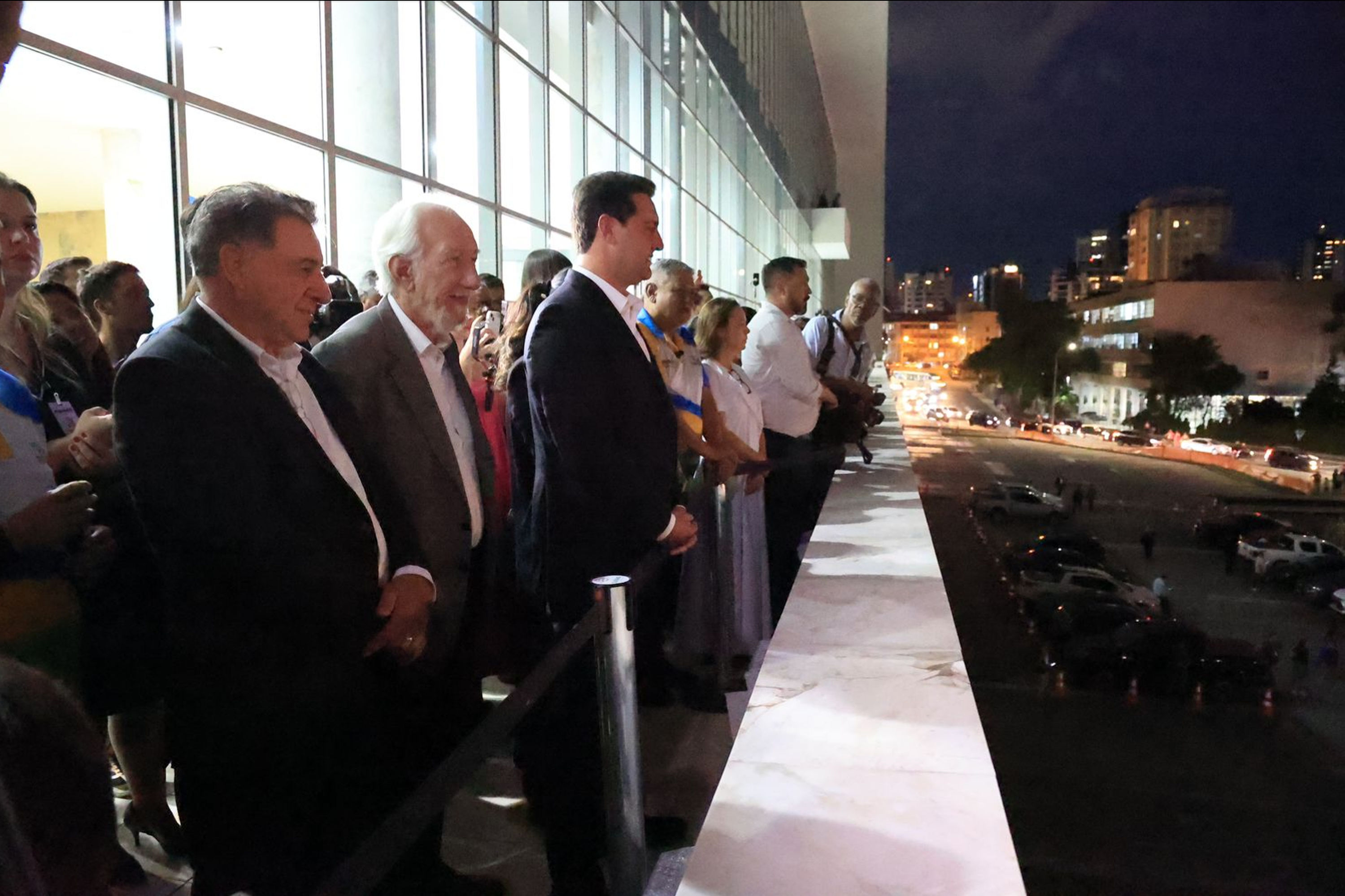 Com o céu iluminado por mais de 600 drones, o Governo do Estado deu o pontapé inicial para a maior edição da história do Verão Maior Paraná.. A cerimônia de lançamento, que aconteceu nesta quarta-feira (27), contou com a presença do governador Carlos Massa Ratinho Junior.