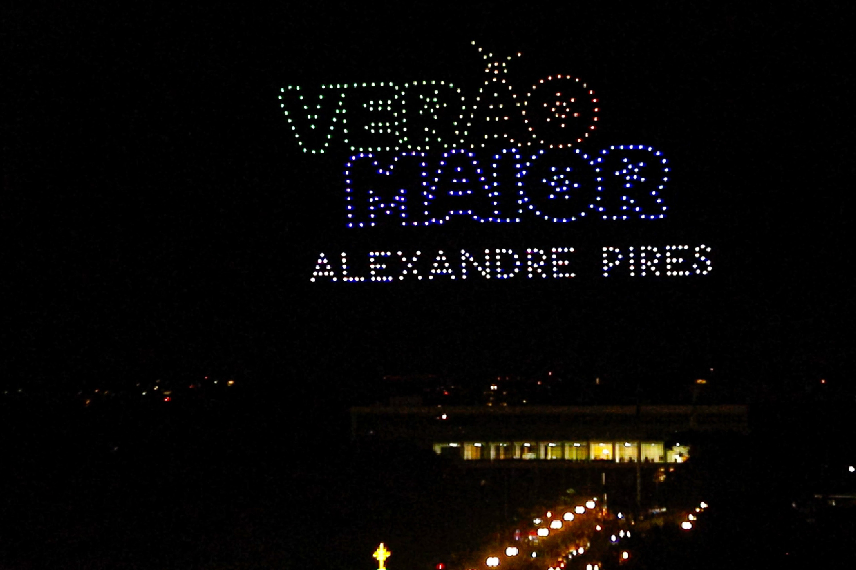 Com o céu iluminado por mais de 600 drones, o Governo do Estado deu o pontapé inicial para a maior edição da história do Verão Maior Paraná.. A cerimônia de lançamento, que aconteceu nesta quarta-feira (27), contou com a presença do governador Carlos Massa Ratinho Junior.