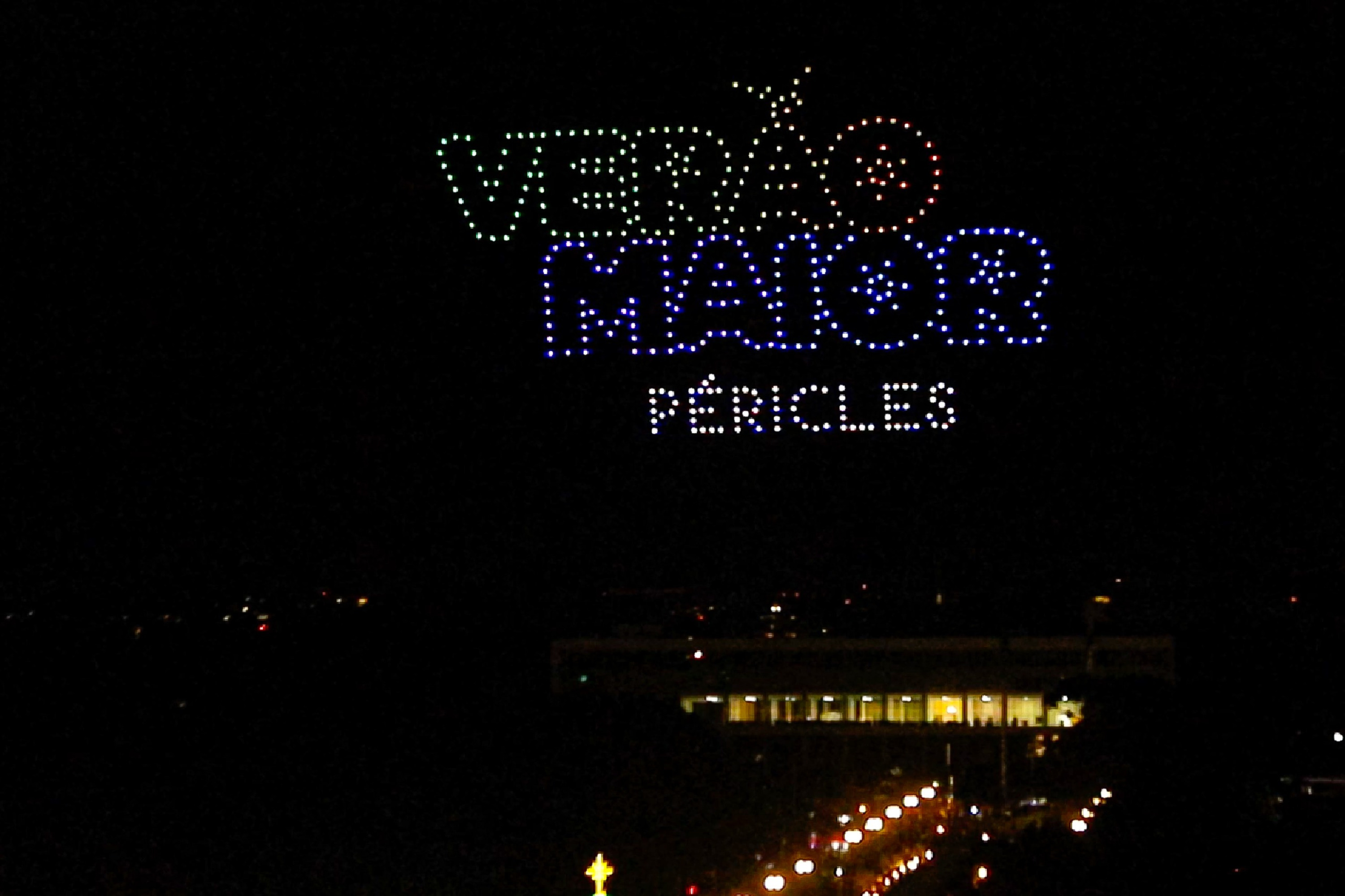 Com o céu iluminado por mais de 600 drones, o Governo do Estado deu o pontapé inicial para a maior edição da história do Verão Maior Paraná.. A cerimônia de lançamento, que aconteceu nesta quarta-feira (27), contou com a presença do governador Carlos Massa Ratinho Junior.