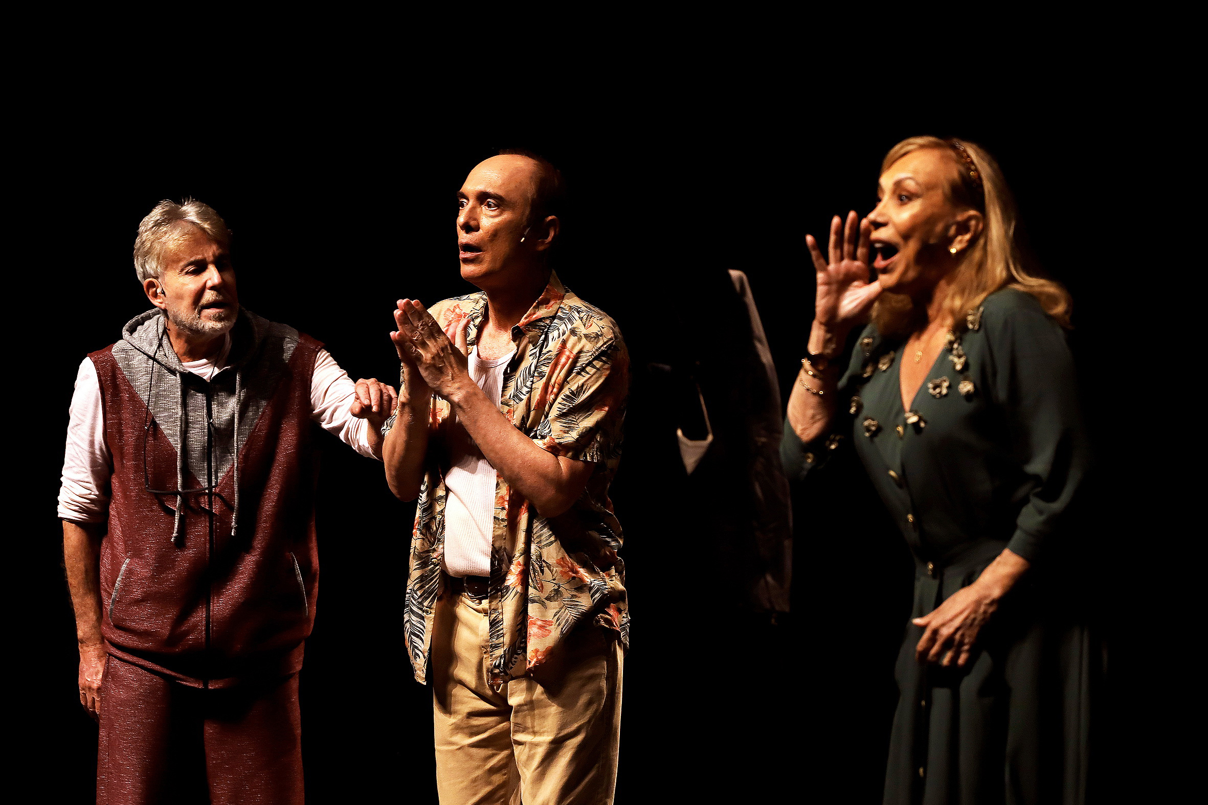 Centro Cultural Teatro Guaíra - CCTG - Guairinha - Ninguém Dirá Que É Tarde Demais, com Arlete Salles e Edwin Luisi – Arlete Salles retorna aos palcos ao lado de Edwin Luisi em uma peça que explora o amor na terceira idade, ambientada no isolamento social da pandemia de Covid-19.
