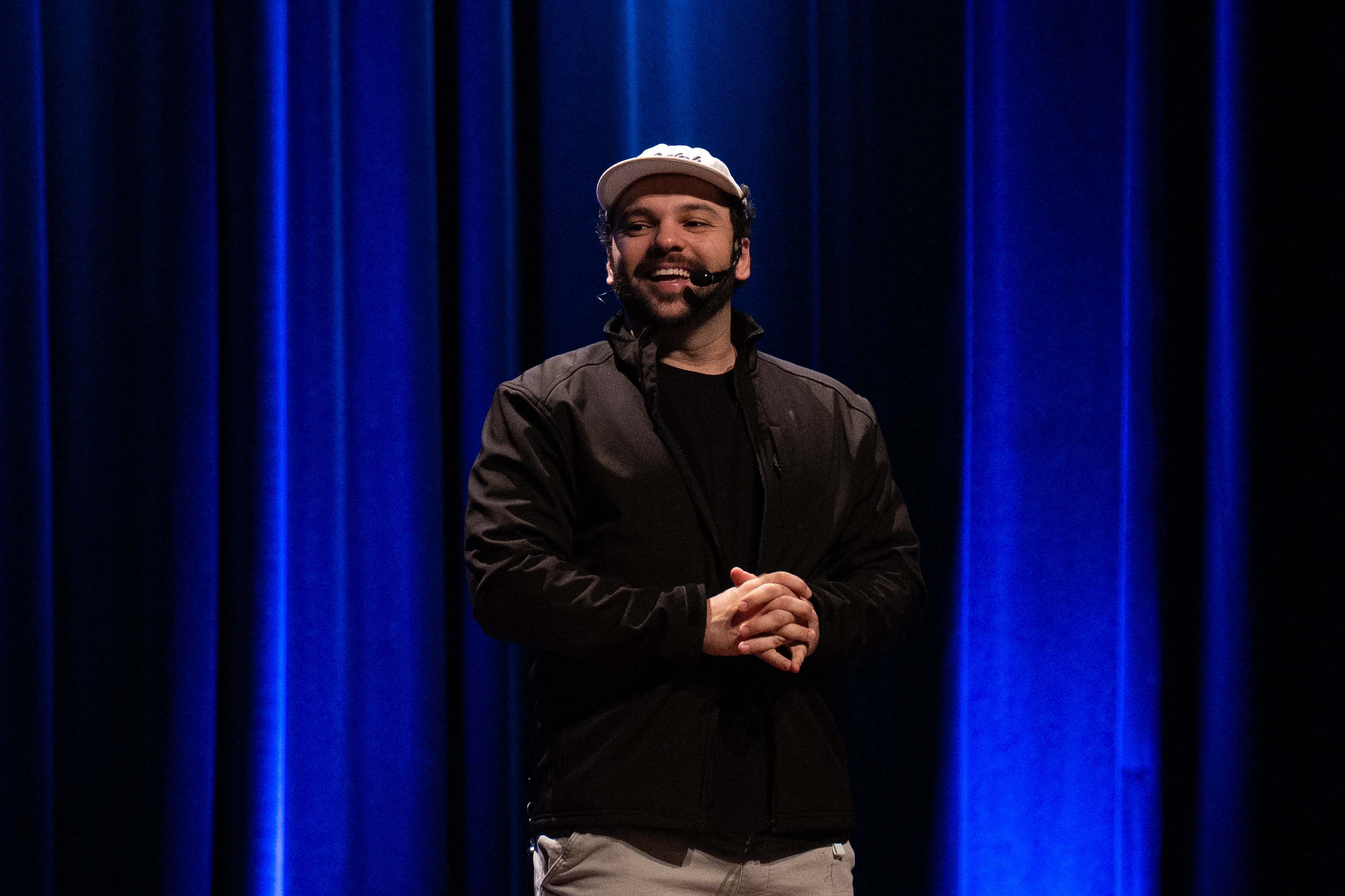 Centro Cultural Teatro Guaíra - CCTG - Guairinha - Ninguém Dirá Que É Tarde Demais, com Arlete Salles e Edwin Luisi – Arlete Salles retorna aos palcos ao lado de Edwin Luisi em uma peça que explora o amor na terceira idade, ambientada no isolamento social da pandemia de Covid-19.