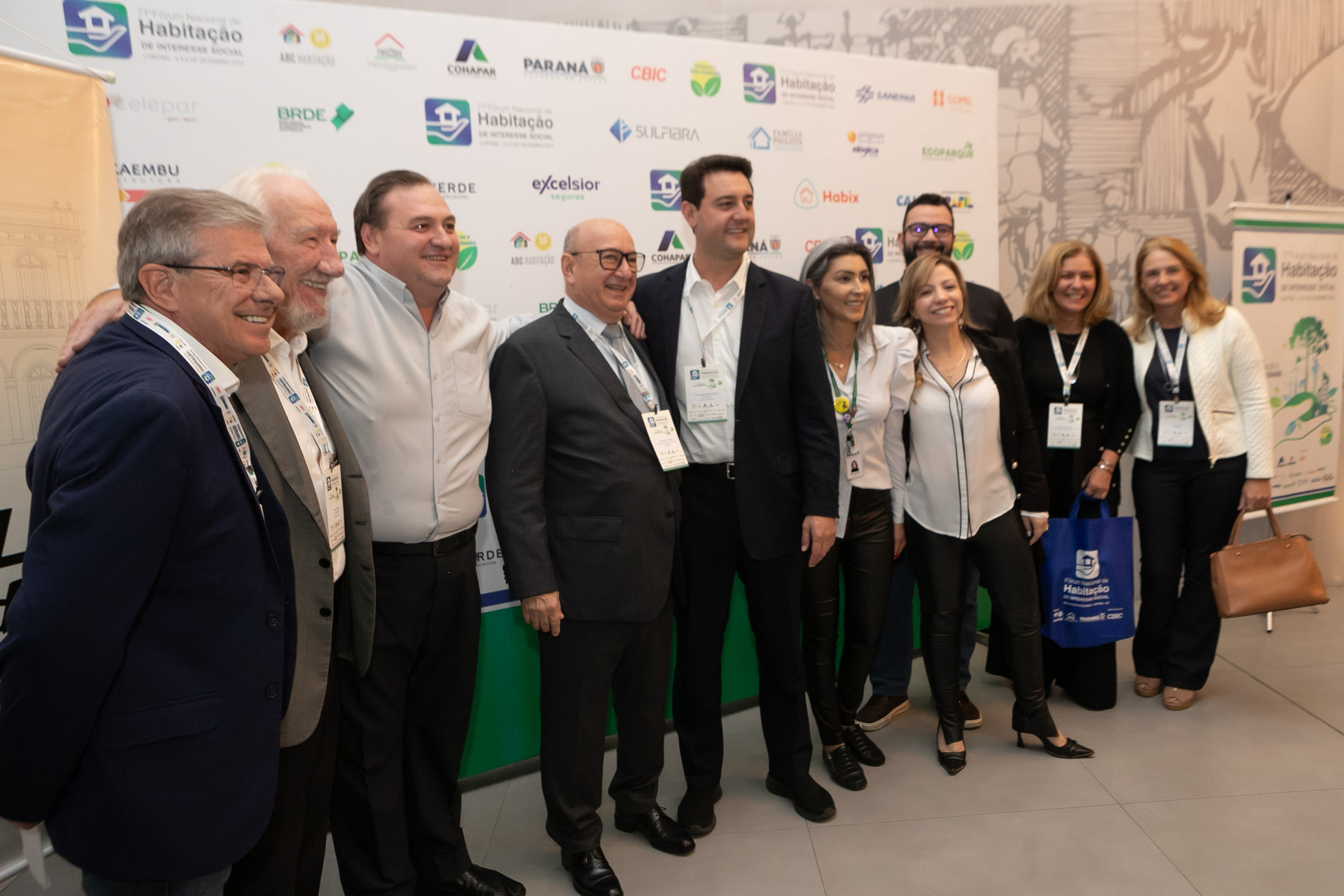O Paraná vai dar um novo passo em seu programa habitacional, o Casa Fácil Paraná. O governador Carlos Massa Ratinho Junior assinou nesta quarta-feira (4), durante a abertura do Fórum Nacional de Habitação de Interesse Social, um convênio de US$ 187 milhões (R$ 1,13 bilhão) com o Banco Interamericano de Desenvolvimento (BID) para o Vida Nova, modalidade do Casa Fácil voltada a famílias em situação de vulnerabilidade social.