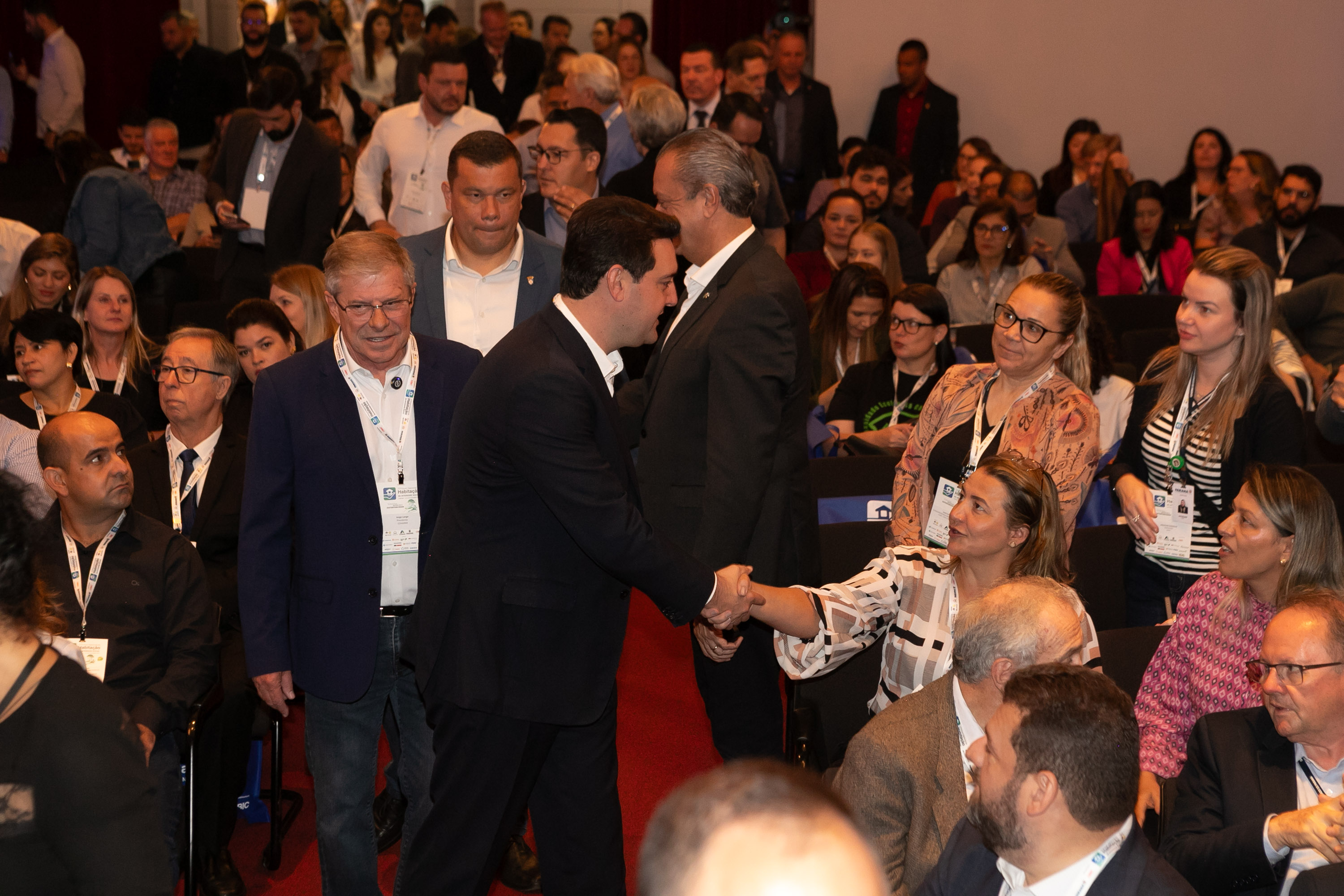 O Paraná vai dar um novo passo em seu programa habitacional, o Casa Fácil Paraná. O governador Carlos Massa Ratinho Junior assinou nesta quarta-feira (4), durante a abertura do Fórum Nacional de Habitação de Interesse Social, um convênio de US$ 187 milhões (R$ 1,13 bilhão) com o Banco Interamericano de Desenvolvimento (BID) para o Vida Nova, modalidade do Casa Fácil voltada a famílias em situação de vulnerabilidade social.
