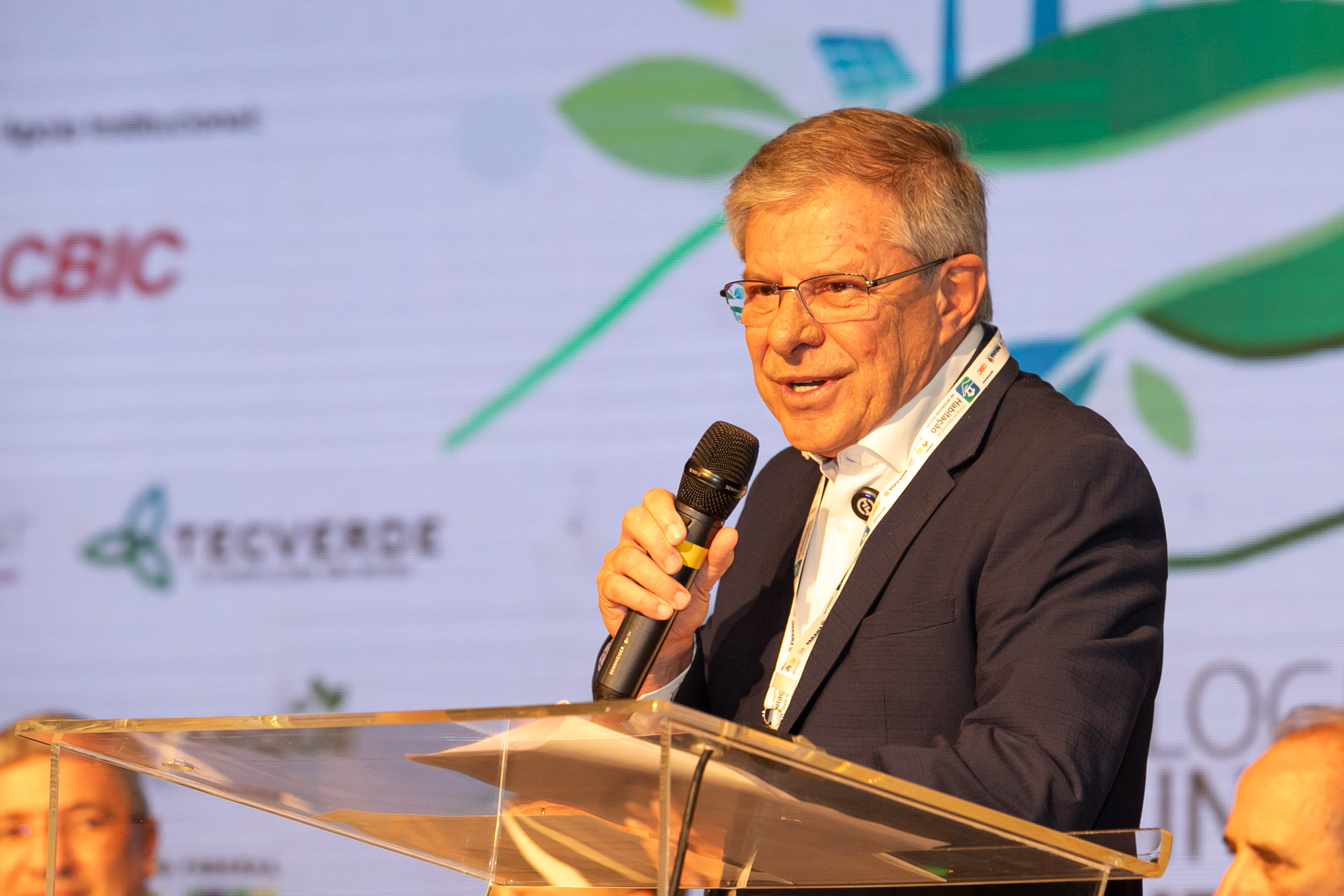 O Paraná vai dar um novo passo em seu programa habitacional, o Casa Fácil Paraná. O governador Carlos Massa Ratinho Junior assinou nesta quarta-feira (4), durante a abertura do Fórum Nacional de Habitação de Interesse Social, um convênio de US$ 187 milhões (R$ 1,13 bilhão) com o Banco Interamericano de Desenvolvimento (BID) para o Vida Nova, modalidade do Casa Fácil voltada a famílias em situação de vulnerabilidade social.