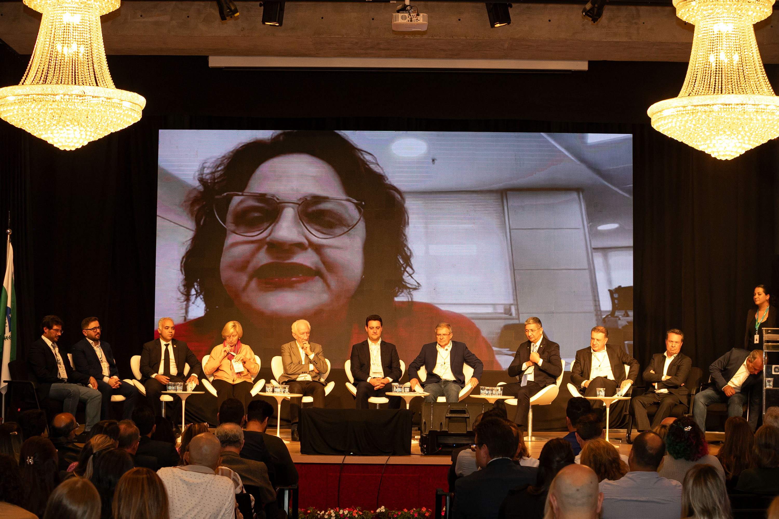 O Paraná vai dar um novo passo em seu programa habitacional, o Casa Fácil Paraná. O governador Carlos Massa Ratinho Junior assinou nesta quarta-feira (4), durante a abertura do Fórum Nacional de Habitação de Interesse Social, um convênio de US$ 187 milhões (R$ 1,13 bilhão) com o Banco Interamericano de Desenvolvimento (BID) para o Vida Nova, modalidade do Casa Fácil voltada a famílias em situação de vulnerabilidade social.