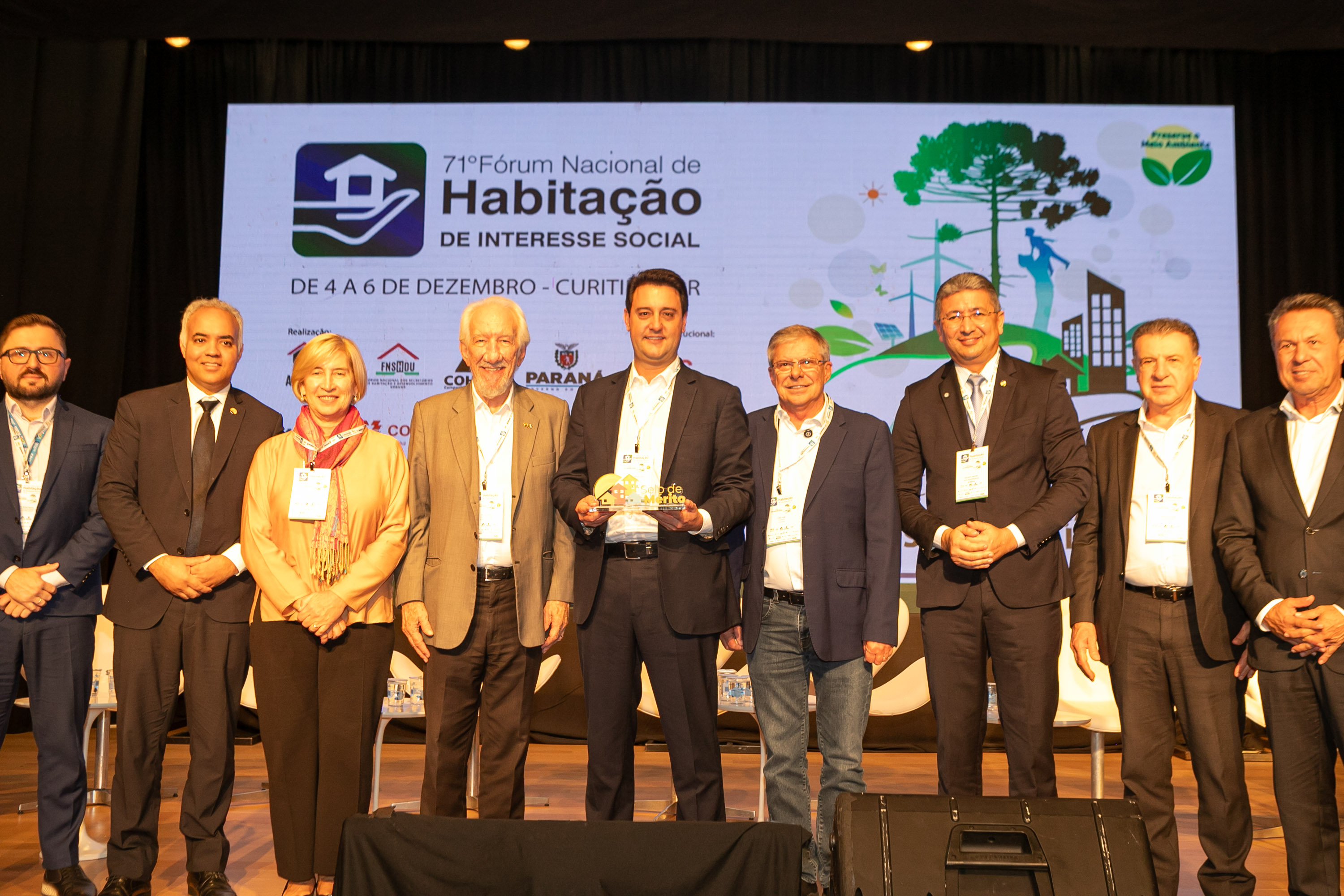 O Paraná vai dar um novo passo em seu programa habitacional, o Casa Fácil Paraná. O governador Carlos Massa Ratinho Junior assinou nesta quarta-feira (4), durante a abertura do Fórum Nacional de Habitação de Interesse Social, um convênio de US$ 187 milhões (R$ 1,13 bilhão) com o Banco Interamericano de Desenvolvimento (BID) para o Vida Nova, modalidade do Casa Fácil voltada a famílias em situação de vulnerabilidade social.