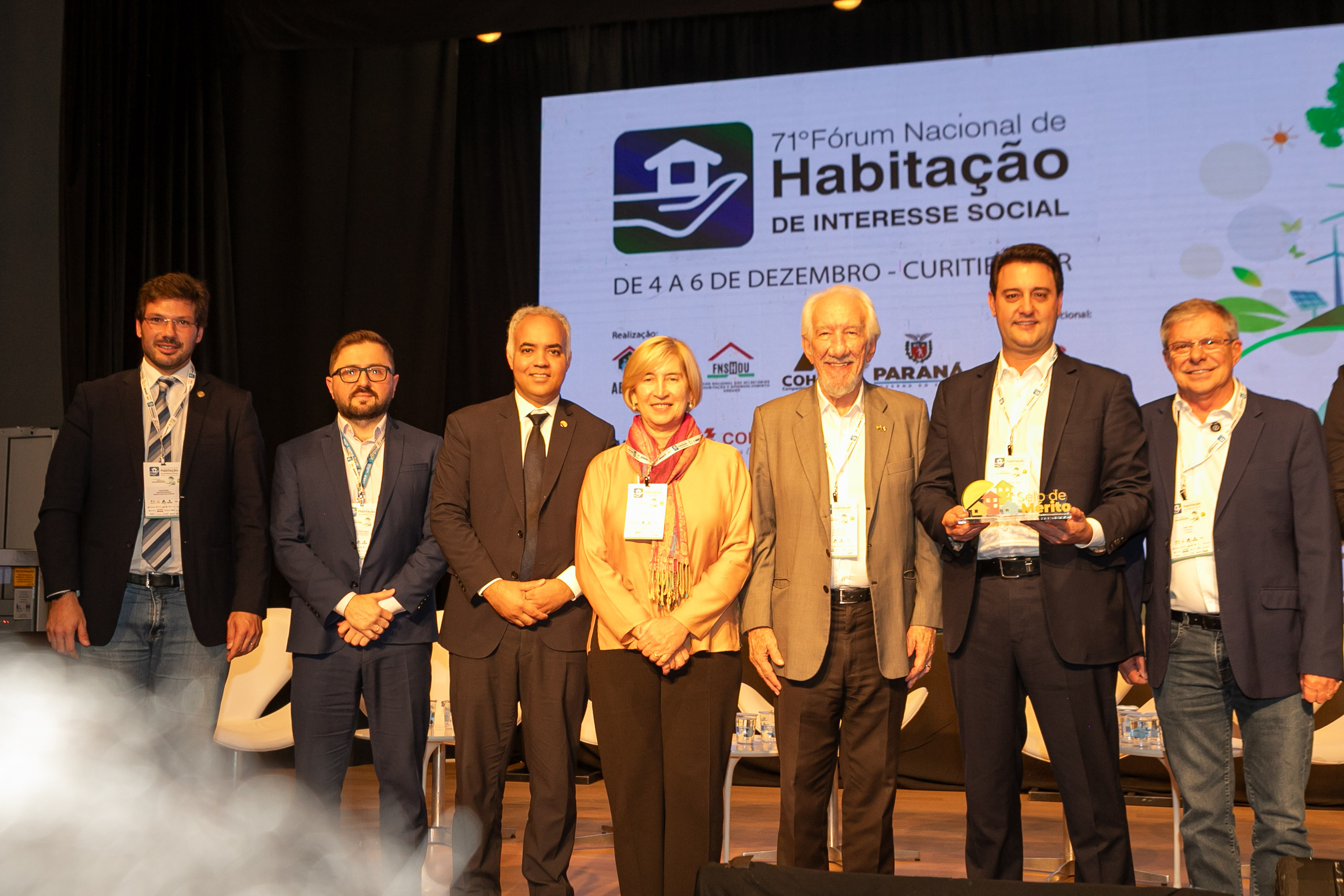 O Paraná vai dar um novo passo em seu programa habitacional, o Casa Fácil Paraná. O governador Carlos Massa Ratinho Junior assinou nesta quarta-feira (4), durante a abertura do Fórum Nacional de Habitação de Interesse Social, um convênio de US$ 187 milhões (R$ 1,13 bilhão) com o Banco Interamericano de Desenvolvimento (BID) para o Vida Nova, modalidade do Casa Fácil voltada a famílias em situação de vulnerabilidade social.