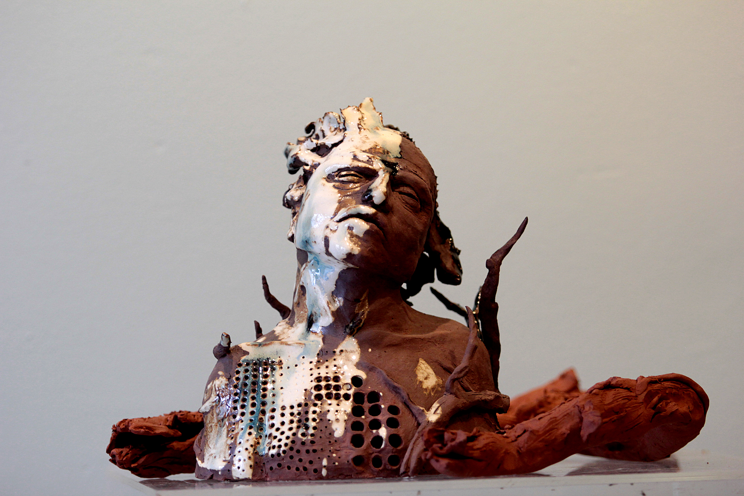 Trazendo questões pessoais e provocando reflexões sobre a interioridade humana, “Territórios íntimos” é fruto de um intenso trabalho de pesquisa poética realizado ao longo de um ano pela turma de Linguagens Poéticas do Ateliê de Cerâmica da Academia Alfredo Andersen. Foto: Anderson Tozato/SEEC