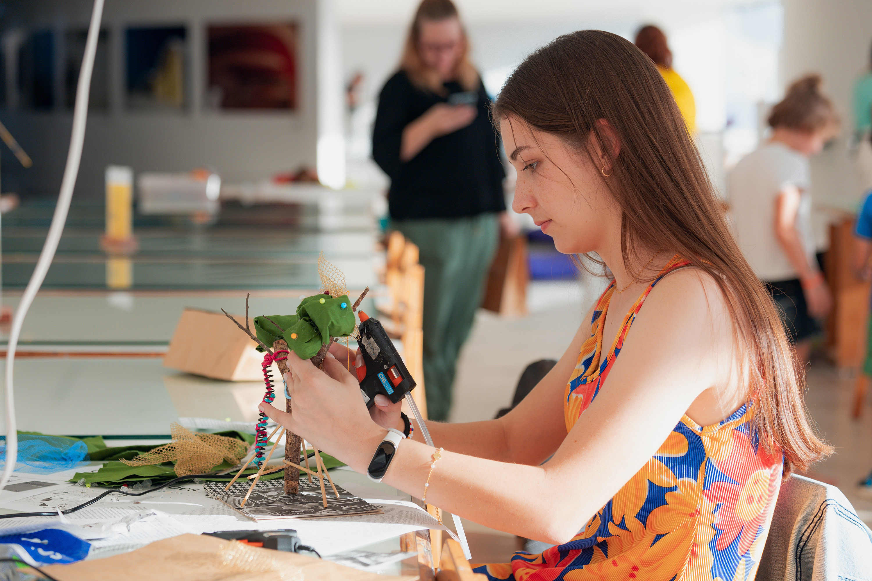 Museu Paranaense (MUPA) - Oficina de Confecção de máscaras – Na quarta-feira, 15 de janeiro, das 14h30 às 17h30, o artista Bruno Romã conduzirá a atividade "Confecção de máscaras&quot destinada a crianças a partir de 6 anos e adultos.