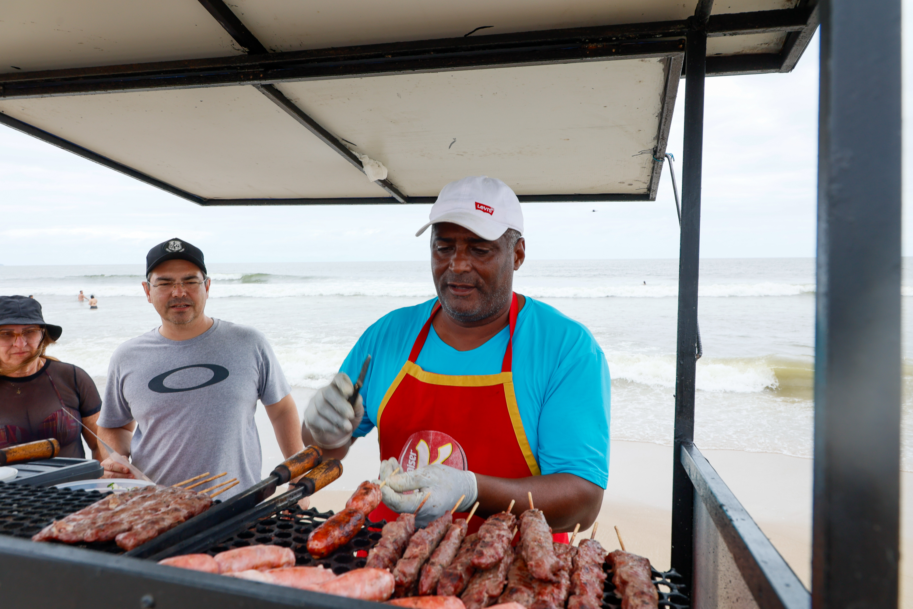Adilson Baron, proprietário de uma loja em Matinhos, enxerga nas mudanças estruturais uma transformação histórica para a região